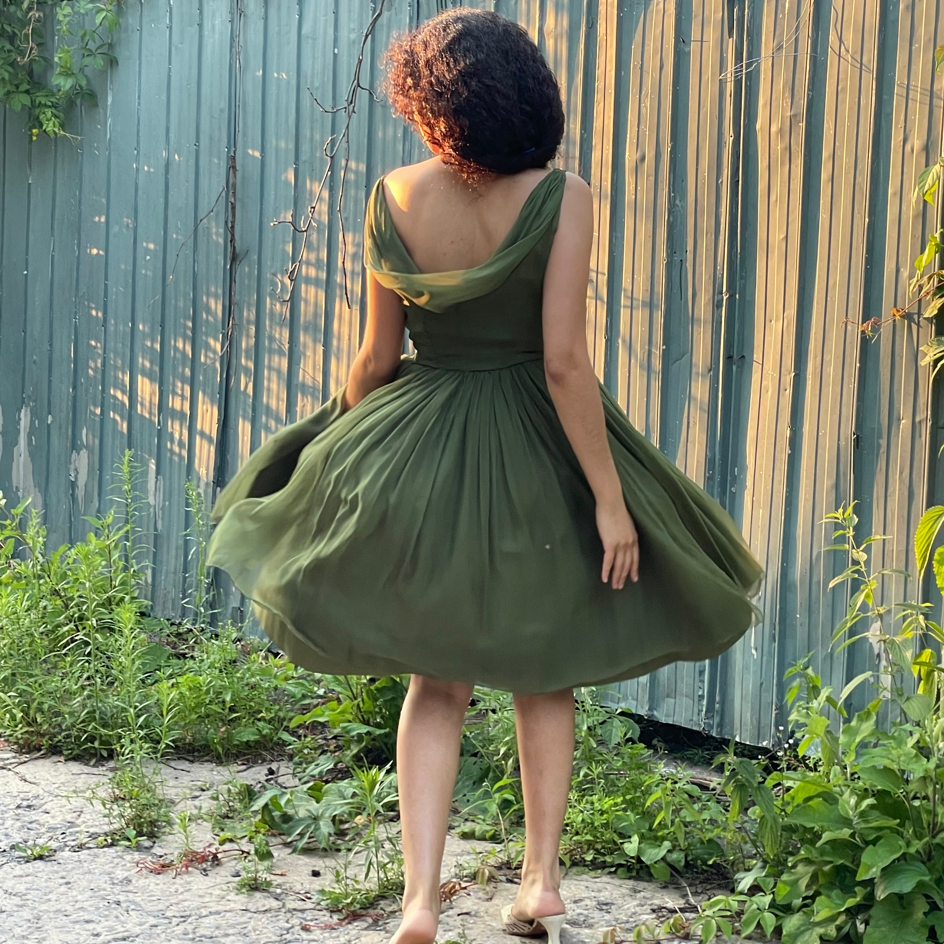 Boheme Vintage – Vintage Handmade Green Silk Chiffon Cocktail Dress with Draped V-Back and Pointed Fabric Belt