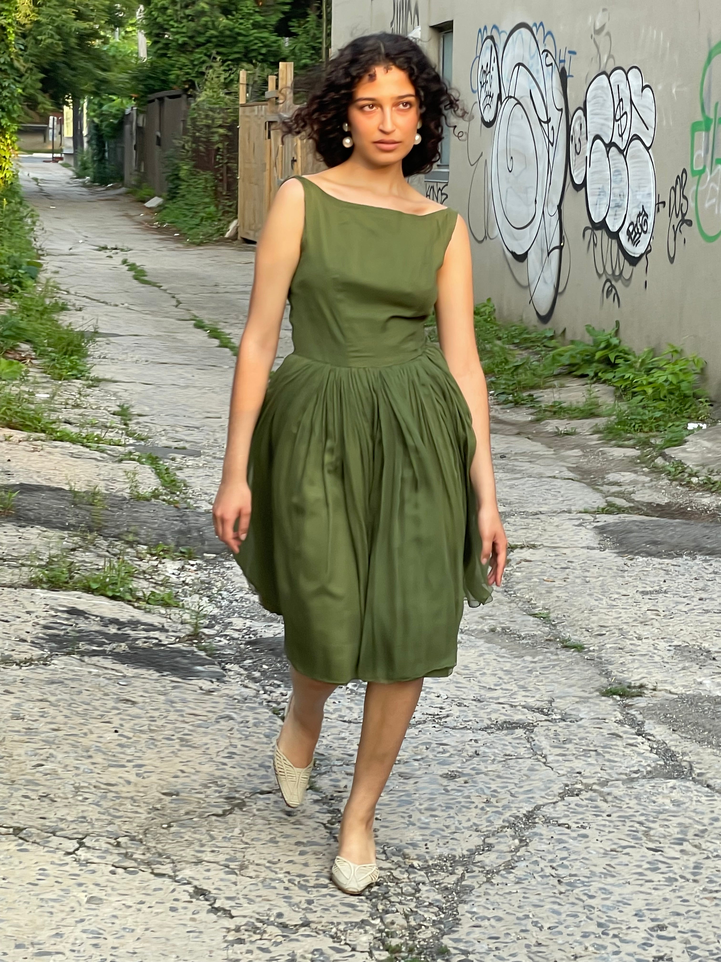 Boheme Vintage – Vintage Handmade Green Silk Chiffon Cocktail Dress with Draped V-Back and Pointed Fabric Belt