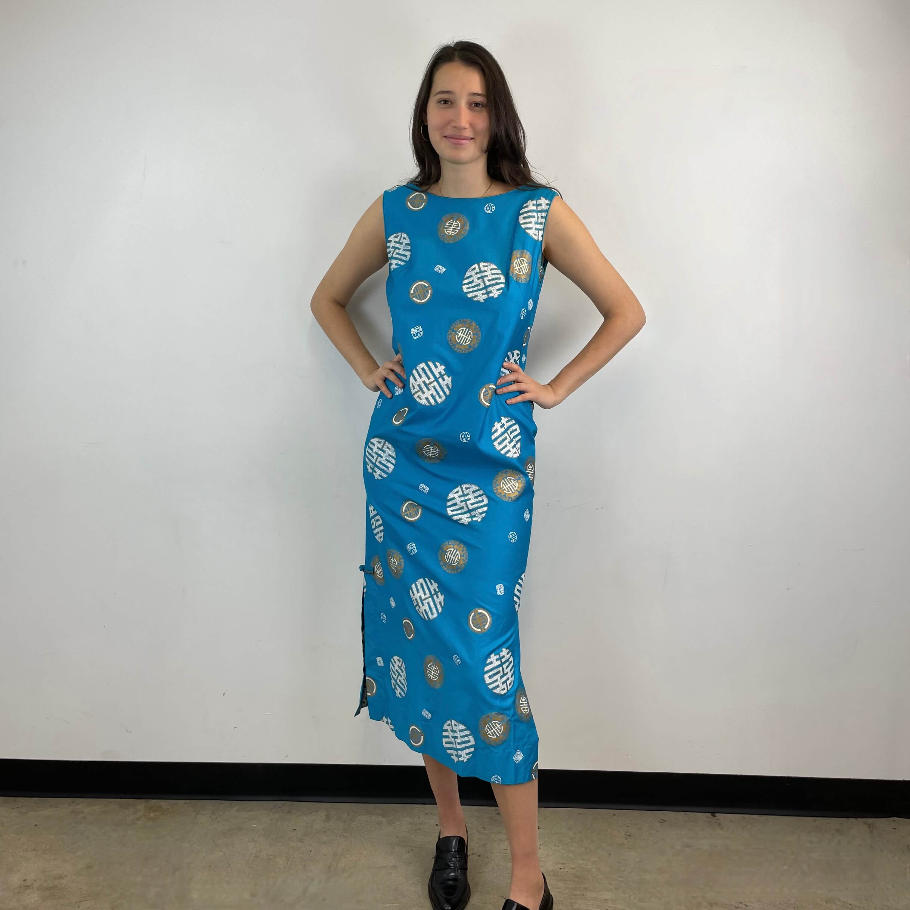 Front View of 1960s Hawaiian Cotton Maxi Shift Dress Size Medium sold at bohemevintage.com Montreal
