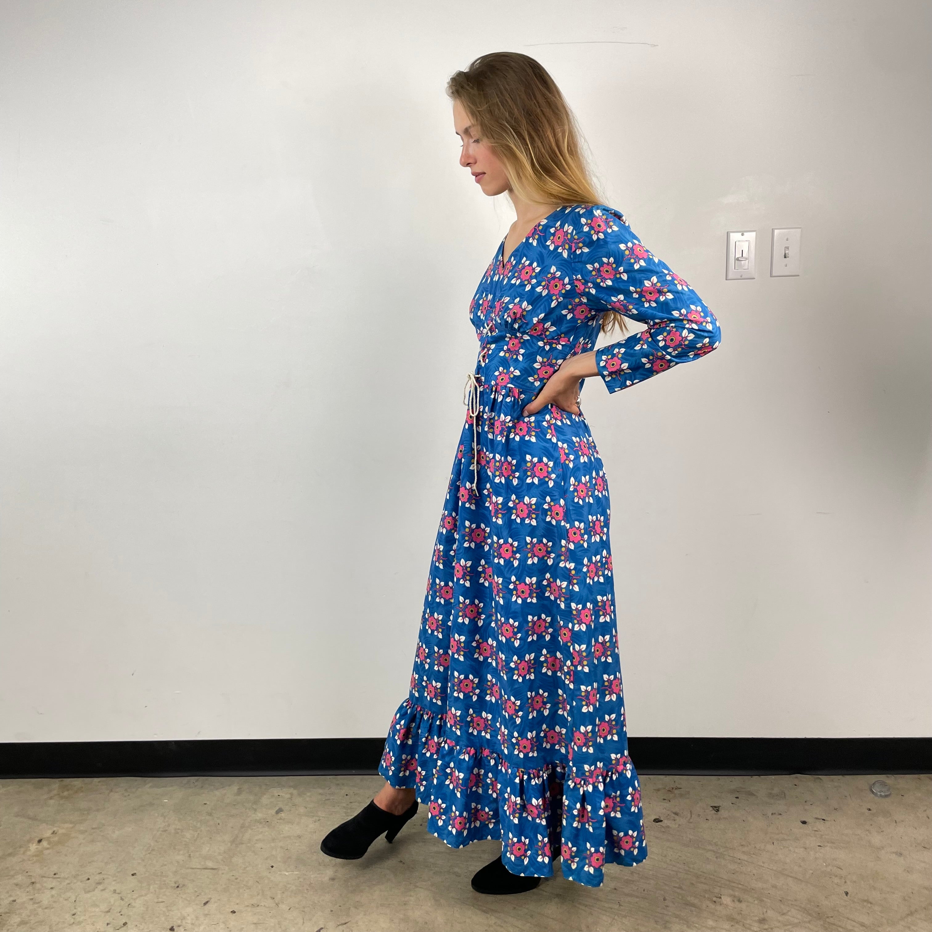 Boheme Vintage – Vintage 1970s Betty Bee Floral Cotton Peasant Dress with Lace-Up Corset Bodice and Ruffled Hem