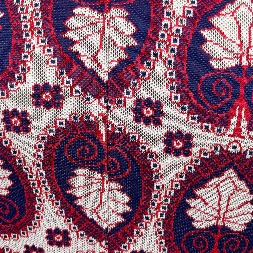 Close-up view of fabric of 1970s Long Sleeve Laced Maxi Dress
Size Small
Sold at bohemevintage.com
Montréal