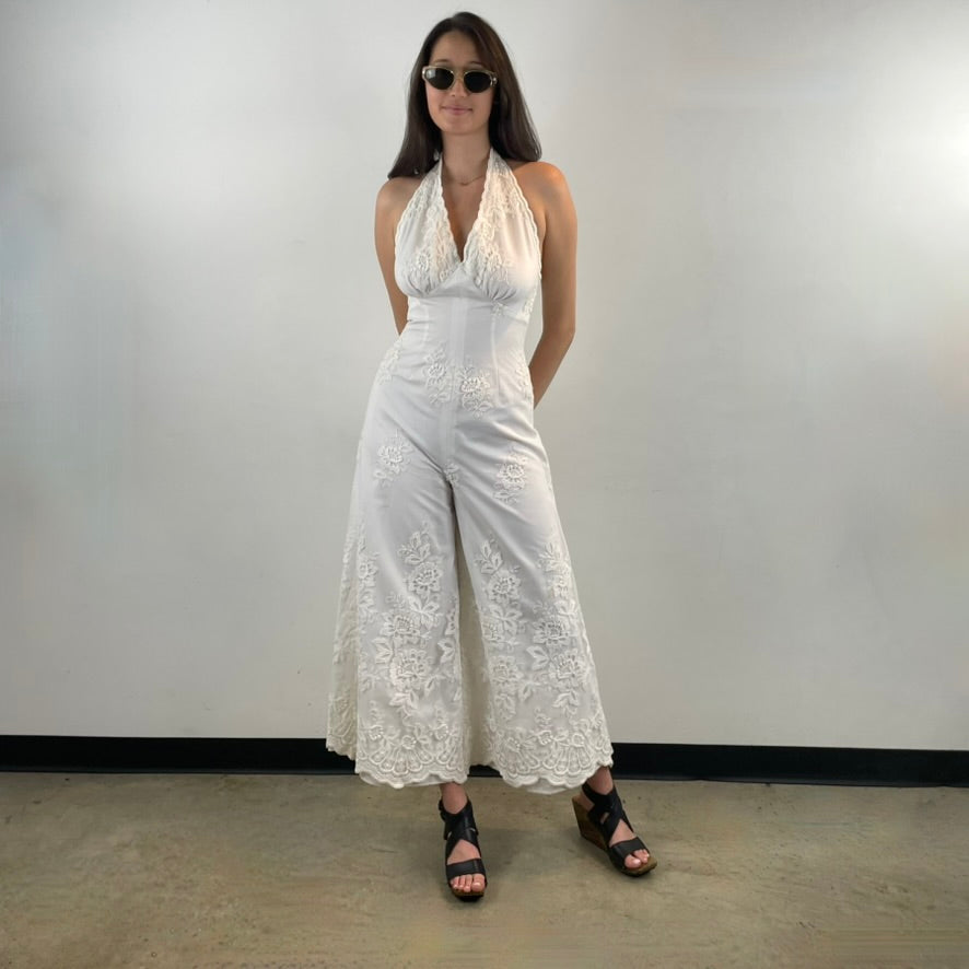 Front view of 1970s White Embroidered Wide-Leg Jumpsuit
Size Small/Medium
Sold at bohemevintage.com
Montréal