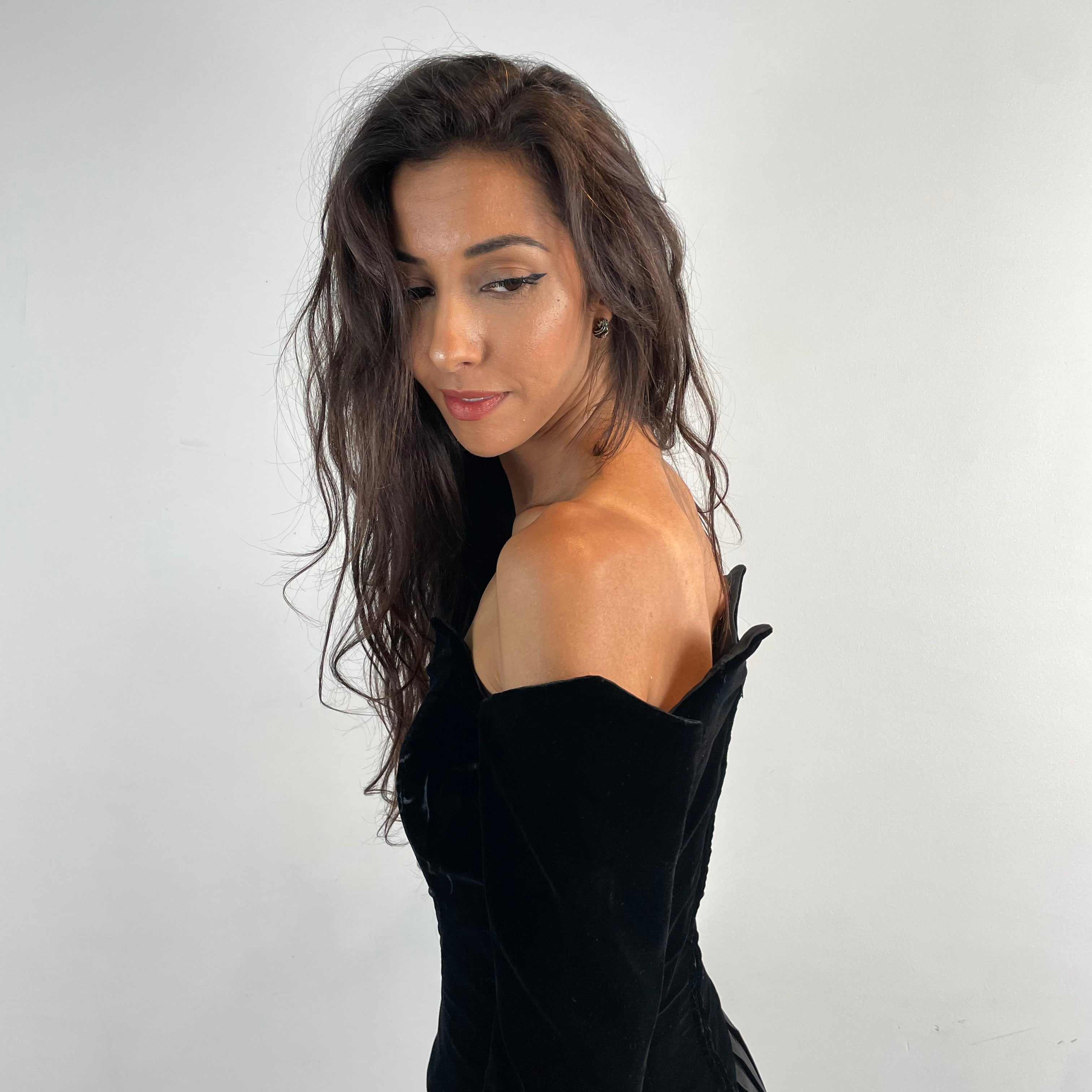 Close up view of bodice of 1980s/90s Off-The-Shoulder Long Sleeve Black Bustier Midi Dress Size Small sold at bohemevintage.com Montreal