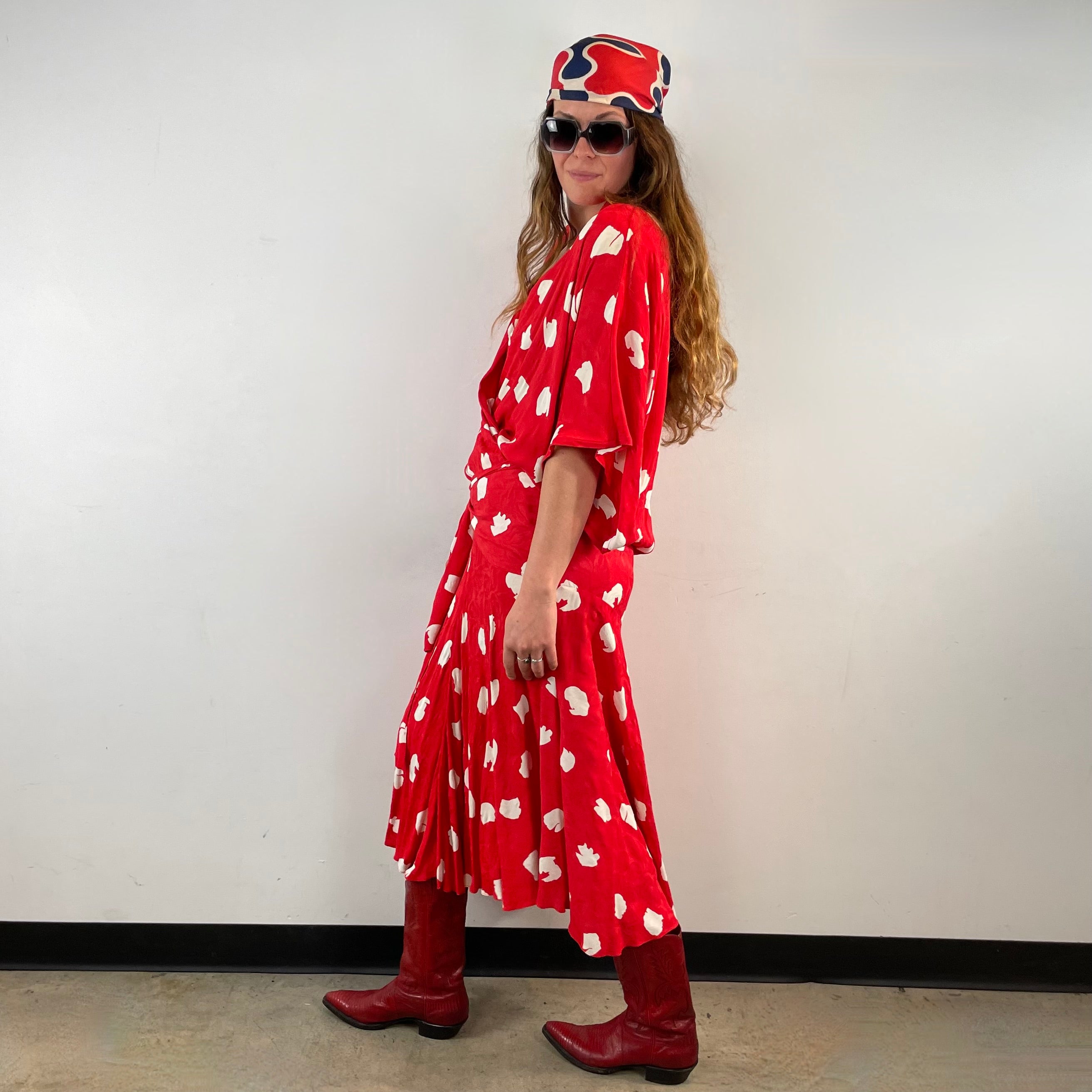 Boheme Vintage 1980s Jackie Bernard for EKLEKTIC red and white viscose kimono-style midi wrap dress with dolman sleeves and pleated skirt.