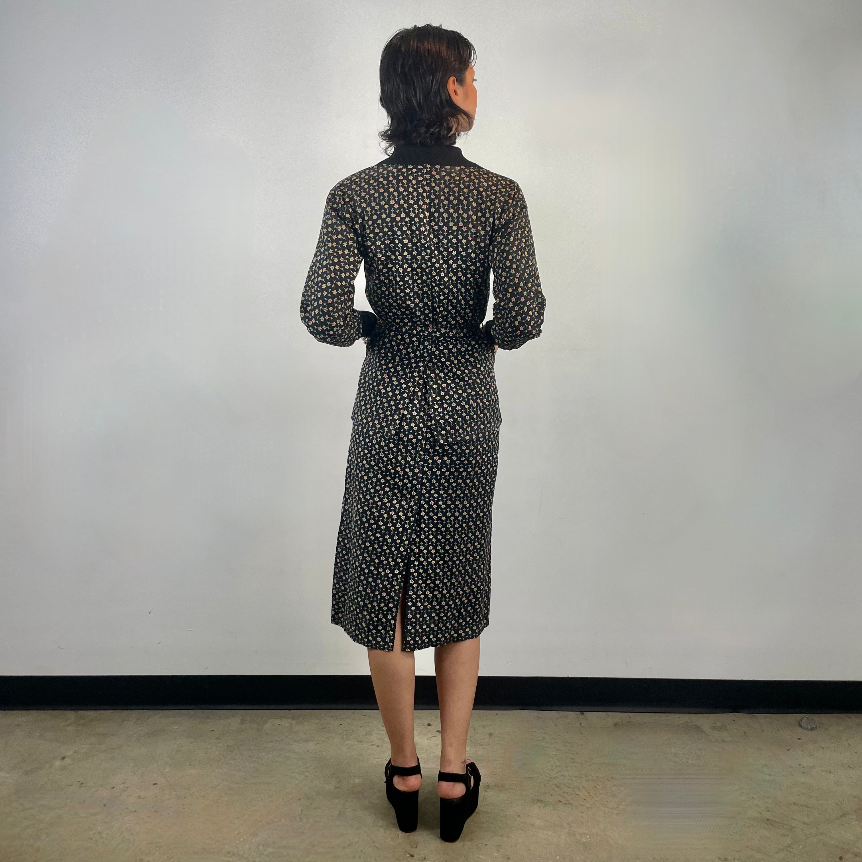 Back view of 1970s Missoni Designer Blouse and Skirt set
Size Small
Sold at bohemevintage.com
Montréal