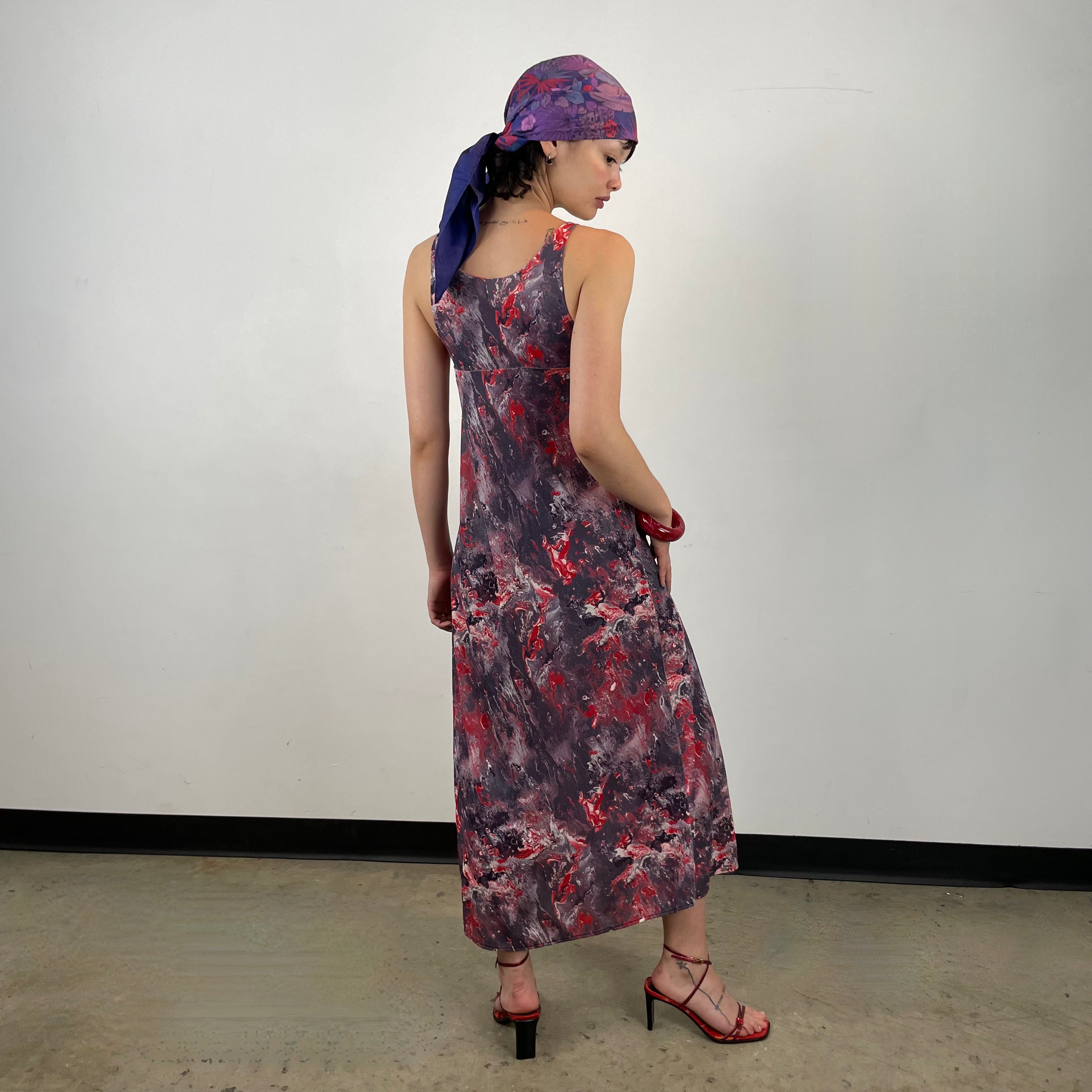 Back view of 1970s Sleeveless Marble Print Maxi Dress
Size Small
Sold at bohemevintage.com
Montréal