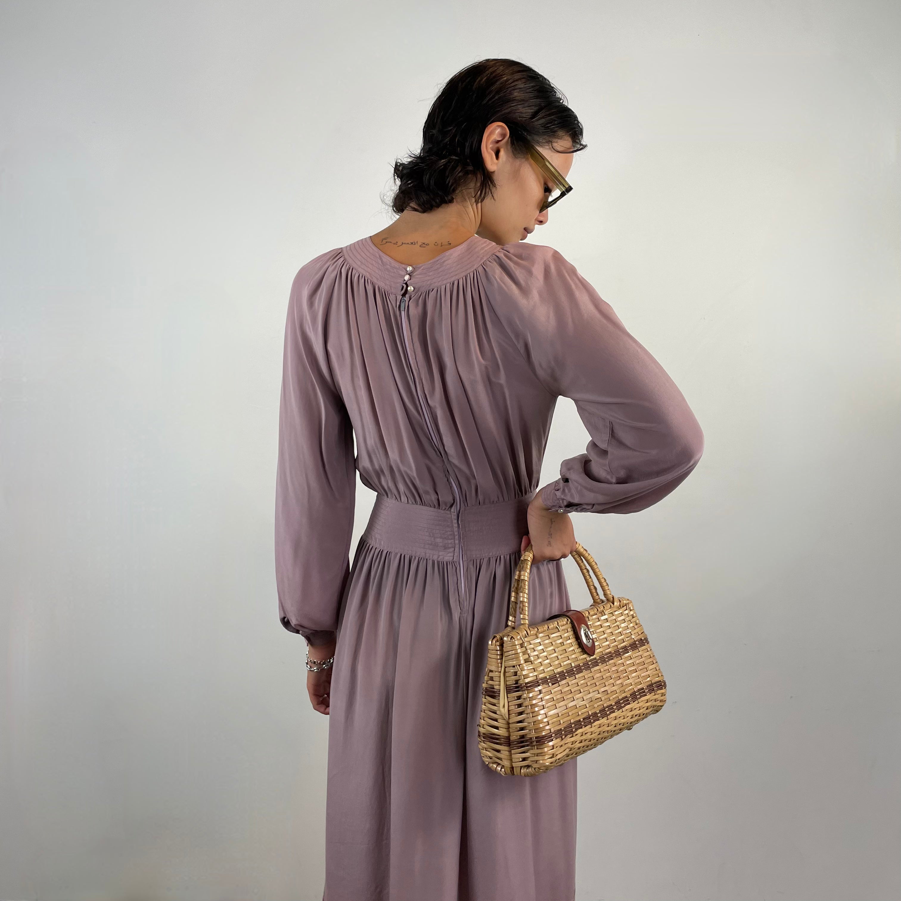 Close up back view 70s Long Sleeved Silk Midi Dress
Size small
Sold at bohemevintage.com
Montréal