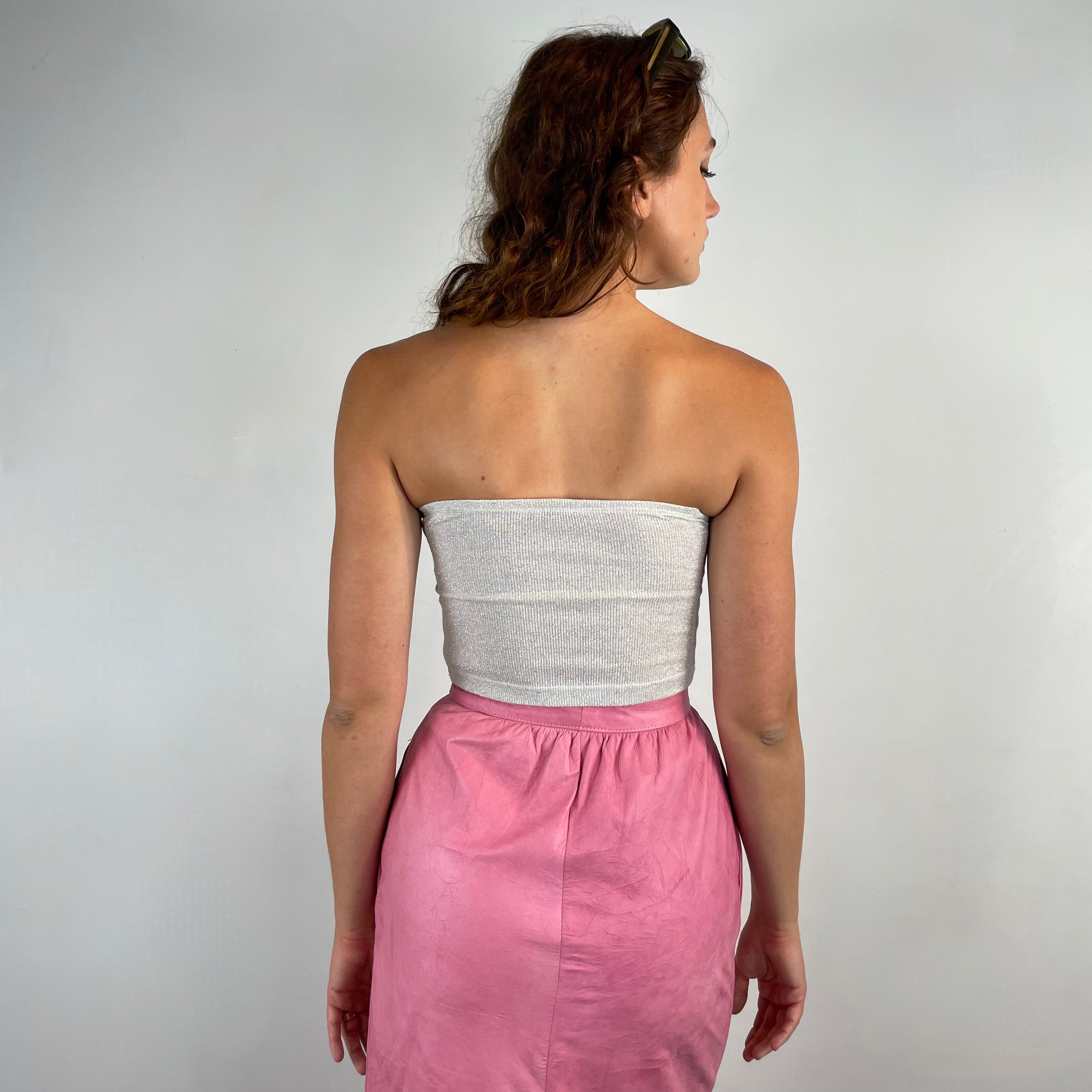 Close up back view of 1980s Robert Krief Designer Pink Leather Midi Skirt
Size Small/Medium
Sold at bohemevintage.com
Montréal