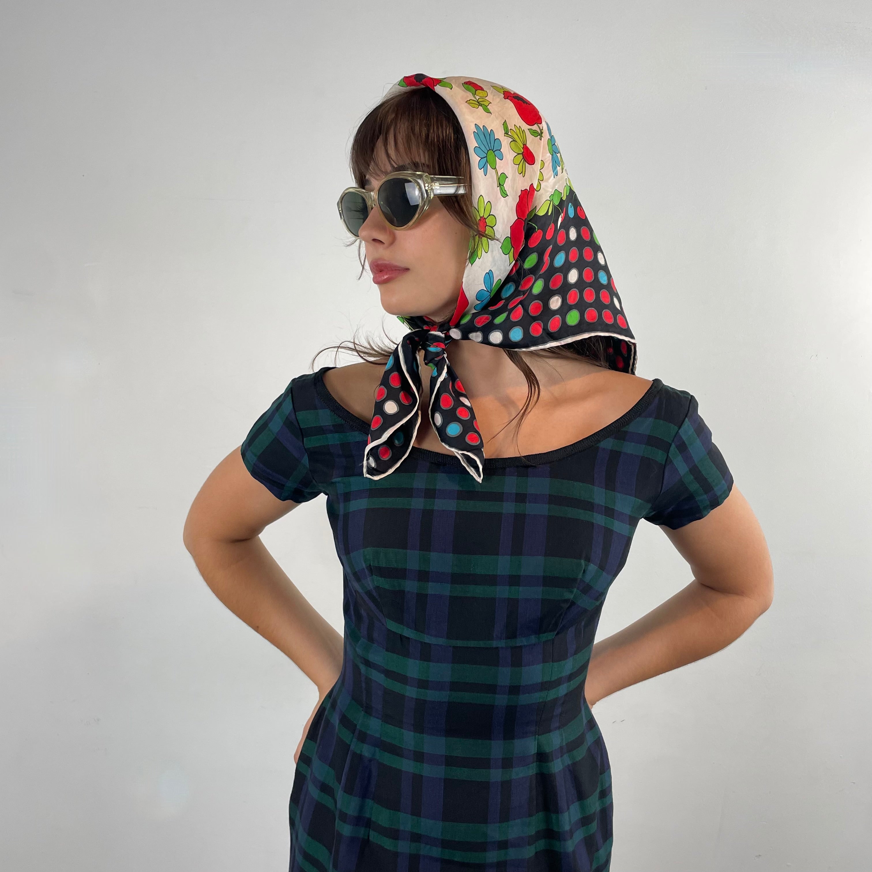 Close up front view of 1950s/1960s Short Sleeve Fitted Plaid Dress
Size Small
Sold at bohemevintage.com
Montréal