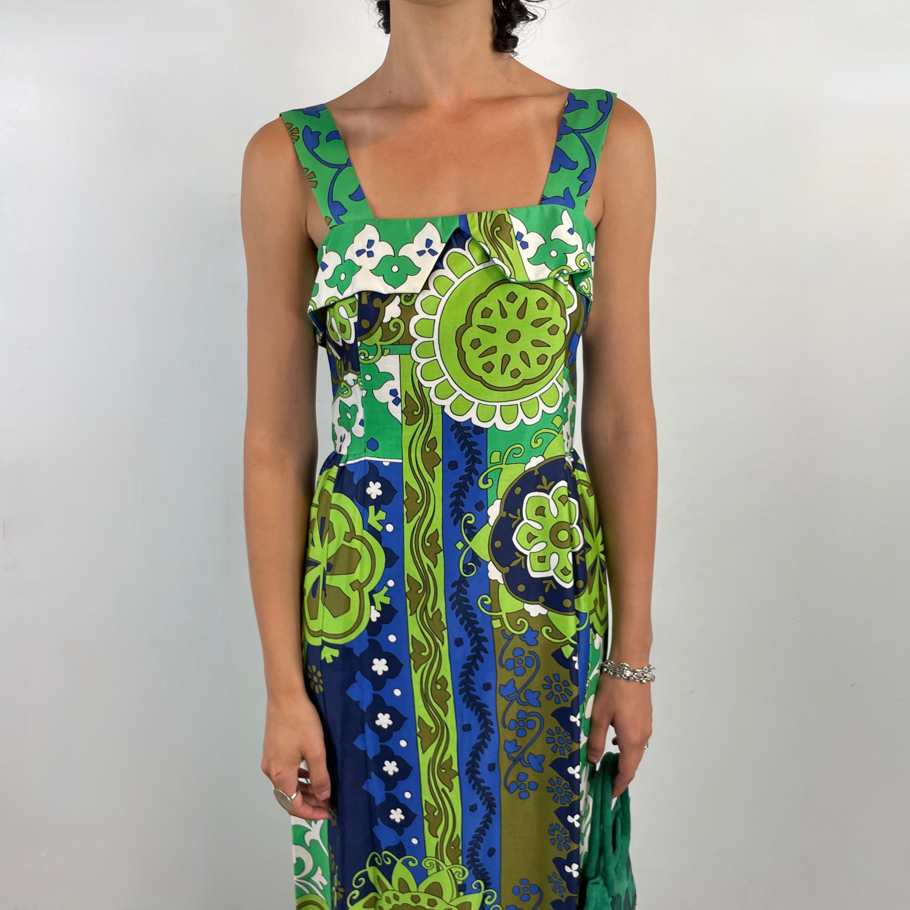 Close up front view of 1970s Bold Foulard Print Maxi Cotton Dress
Size Small
Sold at bohemevintage.com
Montréal