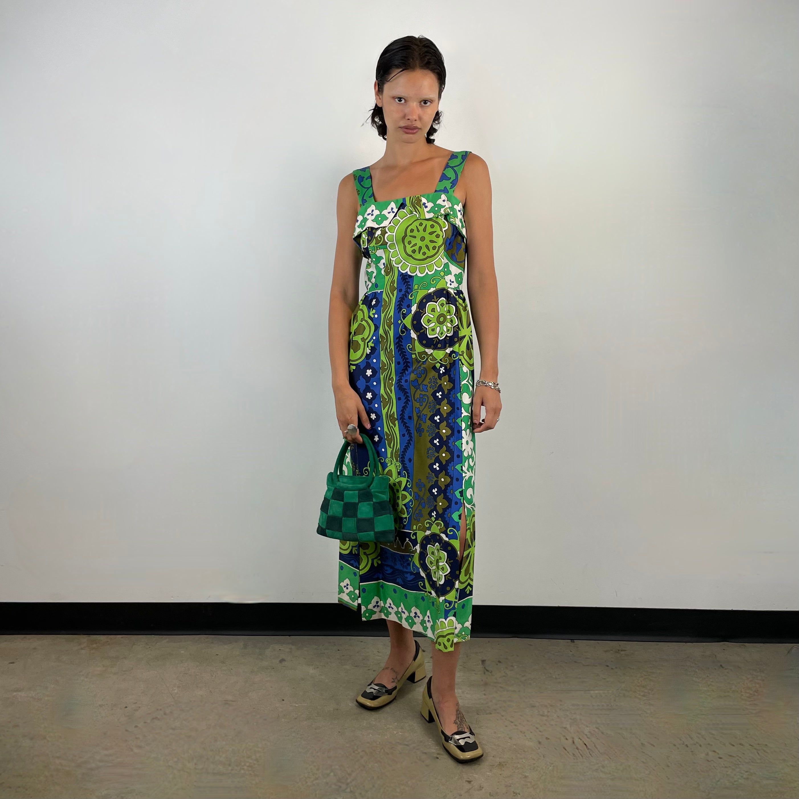 Front view of 1970s Bold Foulard Print Maxi Cotton Dress
Size Small
Sold at bohemevintage.com
Montréal