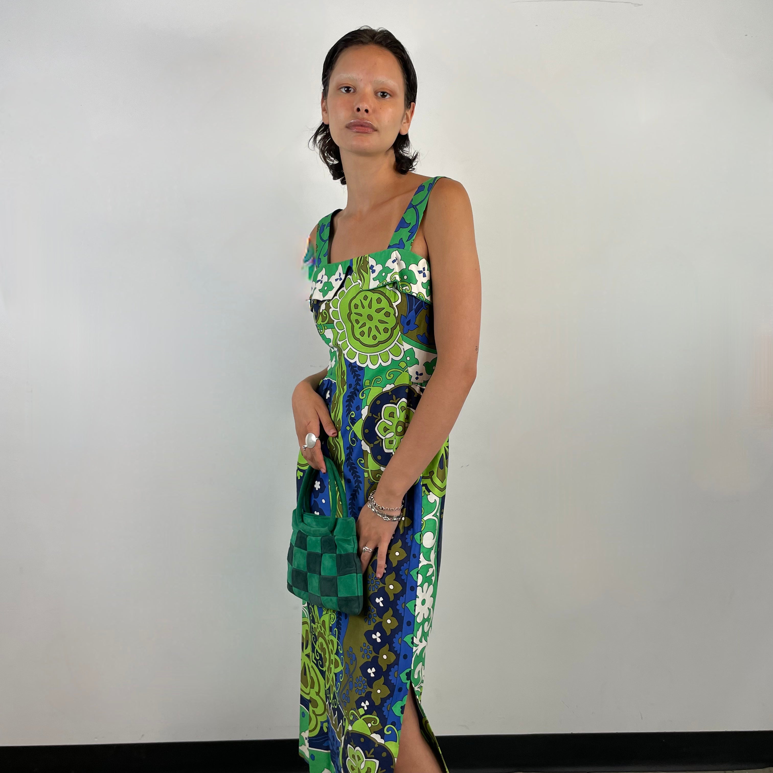 Side view of 1970s Bold Foulard Print Maxi Cotton Dress
Size Small
Sold at bohemevintage.com
Montréal