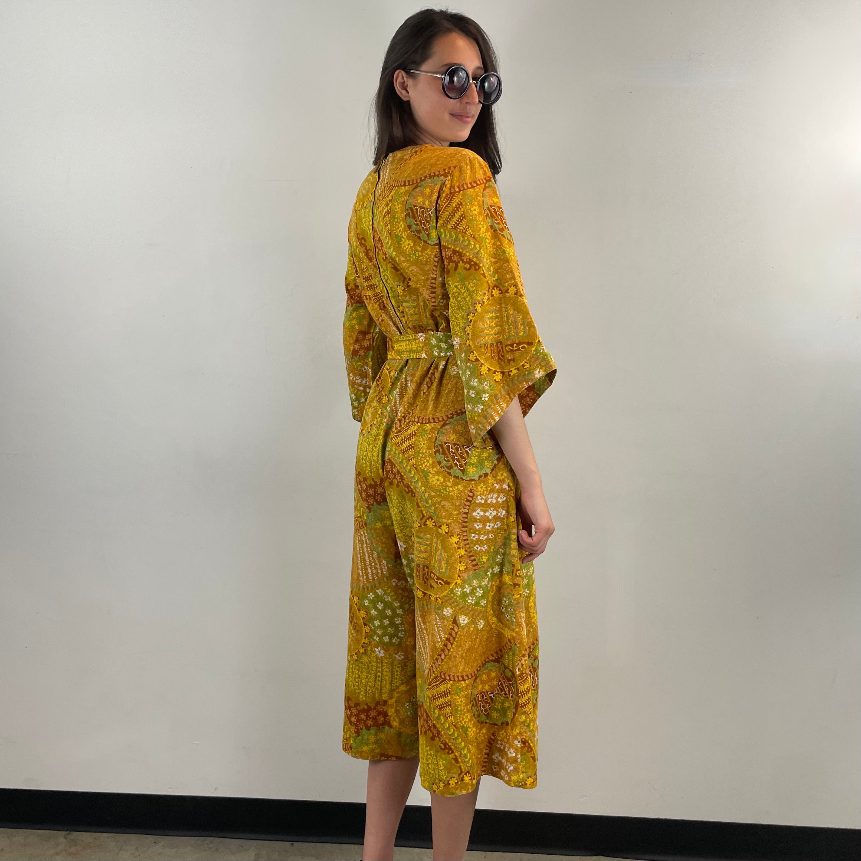 Side view of 1970s Bold Print Cropped Jumpsuit
One Size
Sold at bohemevintage.com, Montréal