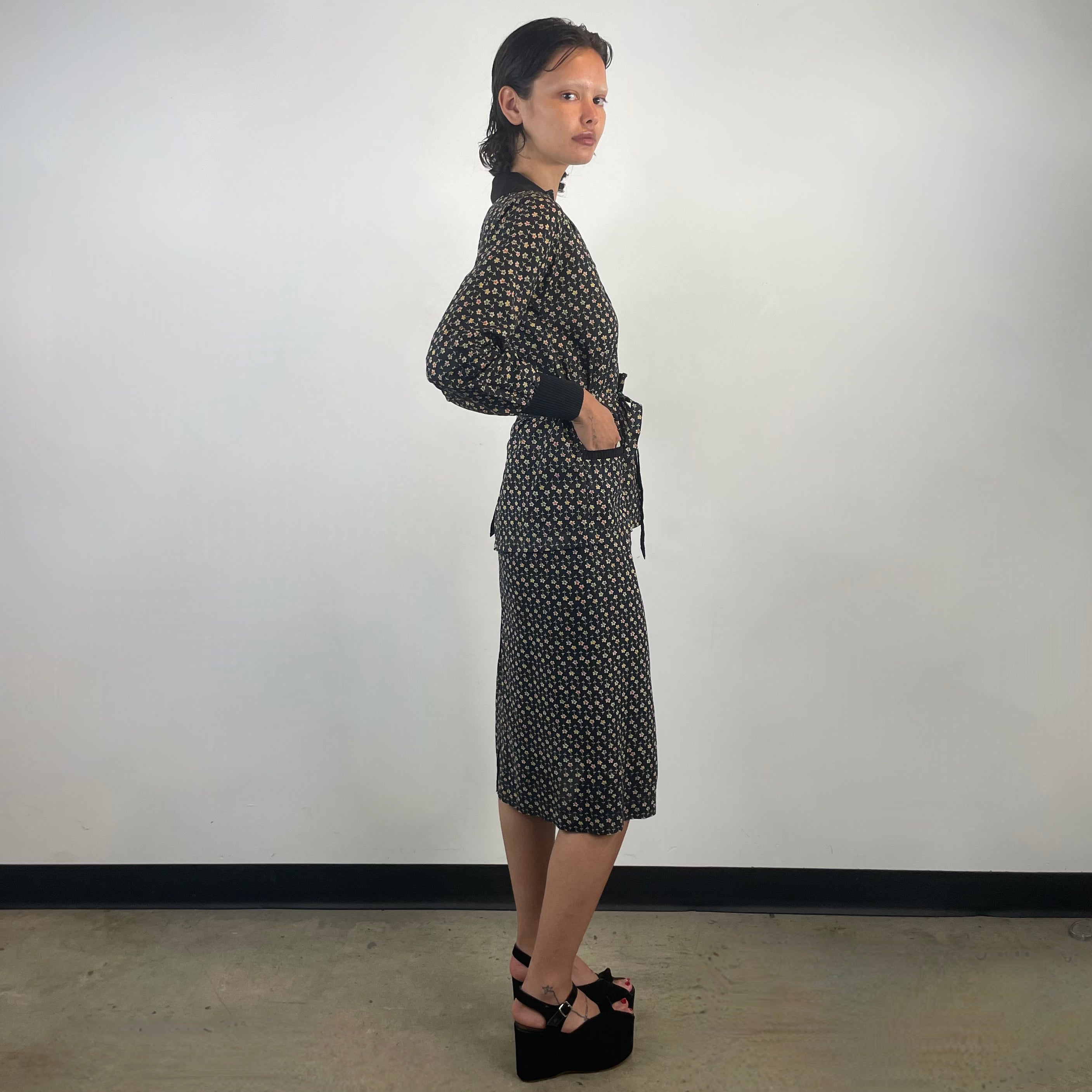 Side view of 70s Missoni Designer Blouse and Skirt set
Size Small
Sold at bohemevintage.com
Montréal