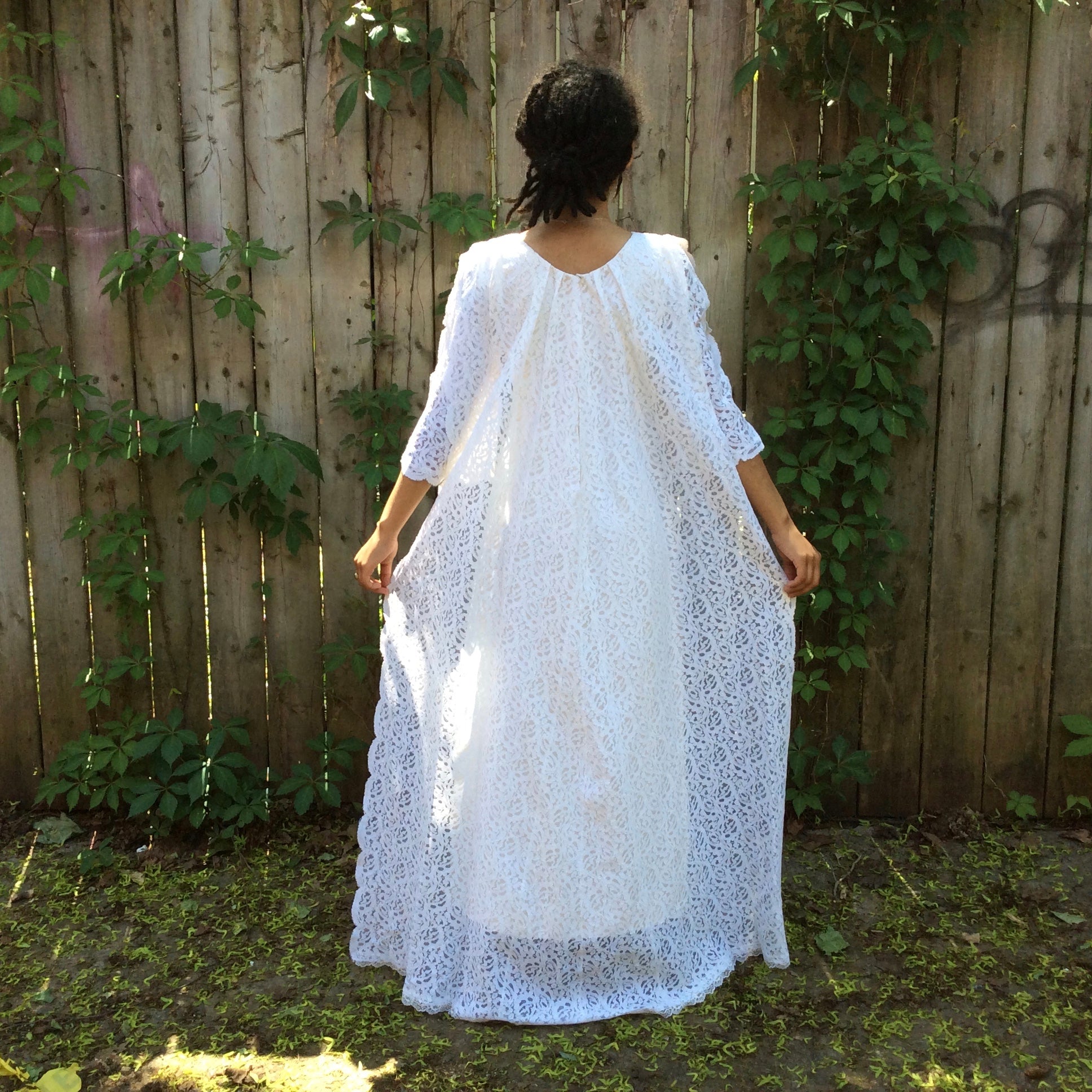 back view of 1960s-1970s Ivory Wedding Gown with Train
Size extra small
sold at bohemevintage.com, Montréal