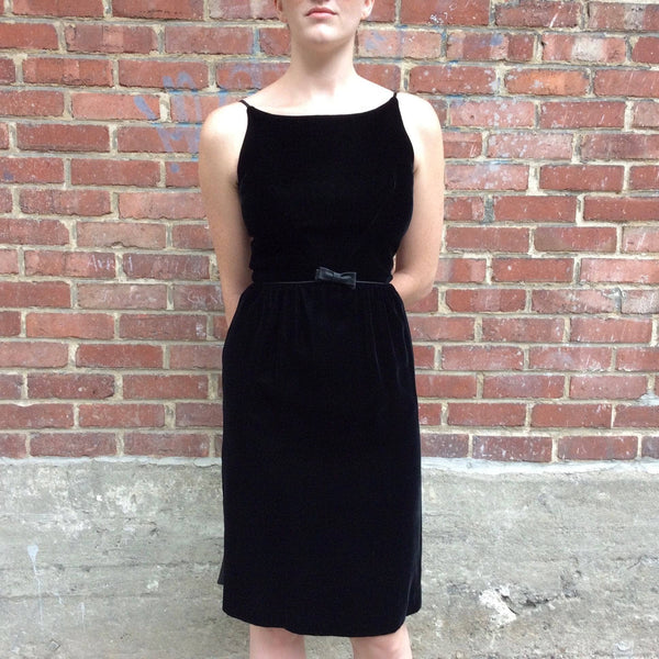 1950s 1960s Black Velvet Sleeveless Cocktail Dress S