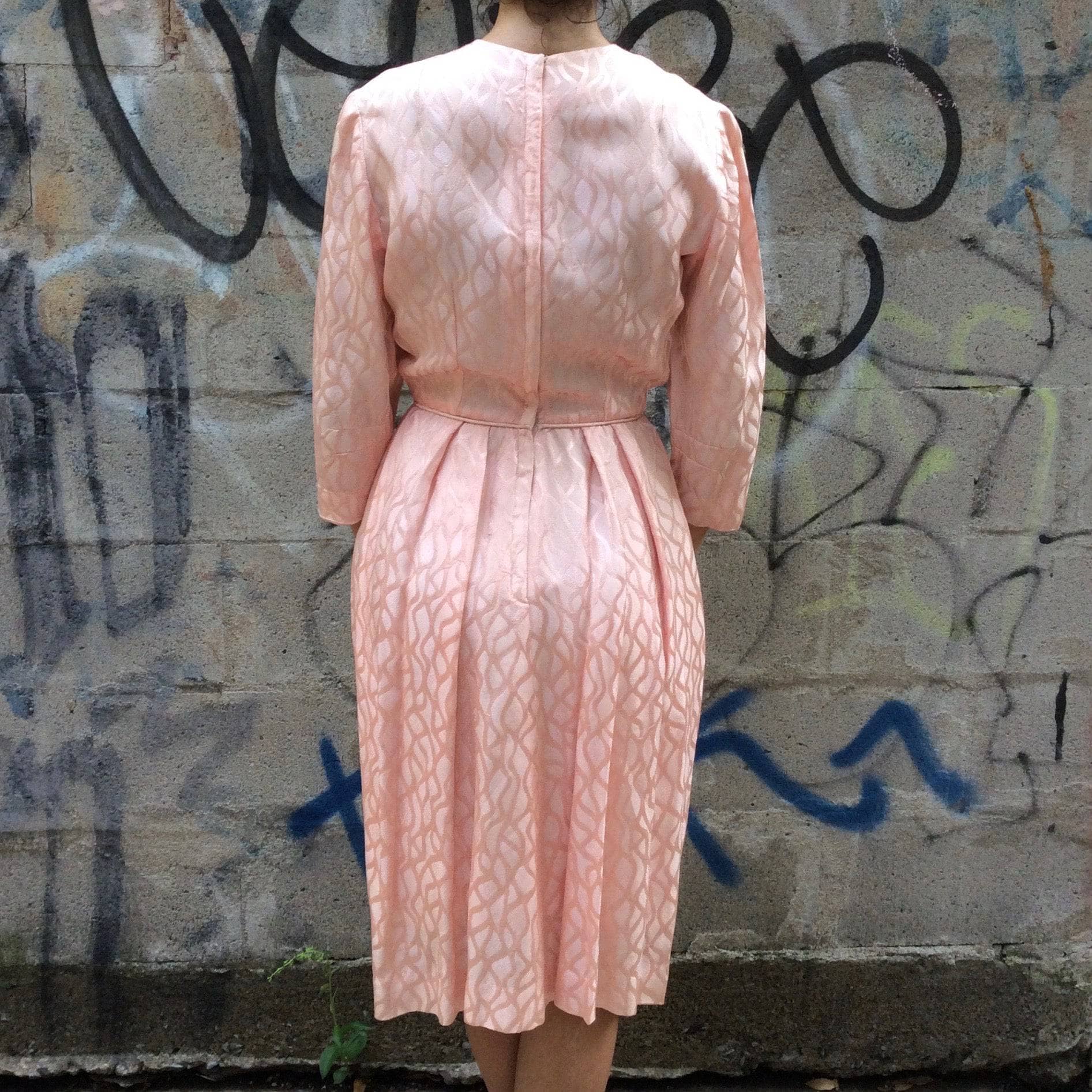 Back side of 1950s 3/4 Sleeve Tulip Shape Satin Brocade Dress Size Small Sold by bomemevintage.com Montréal