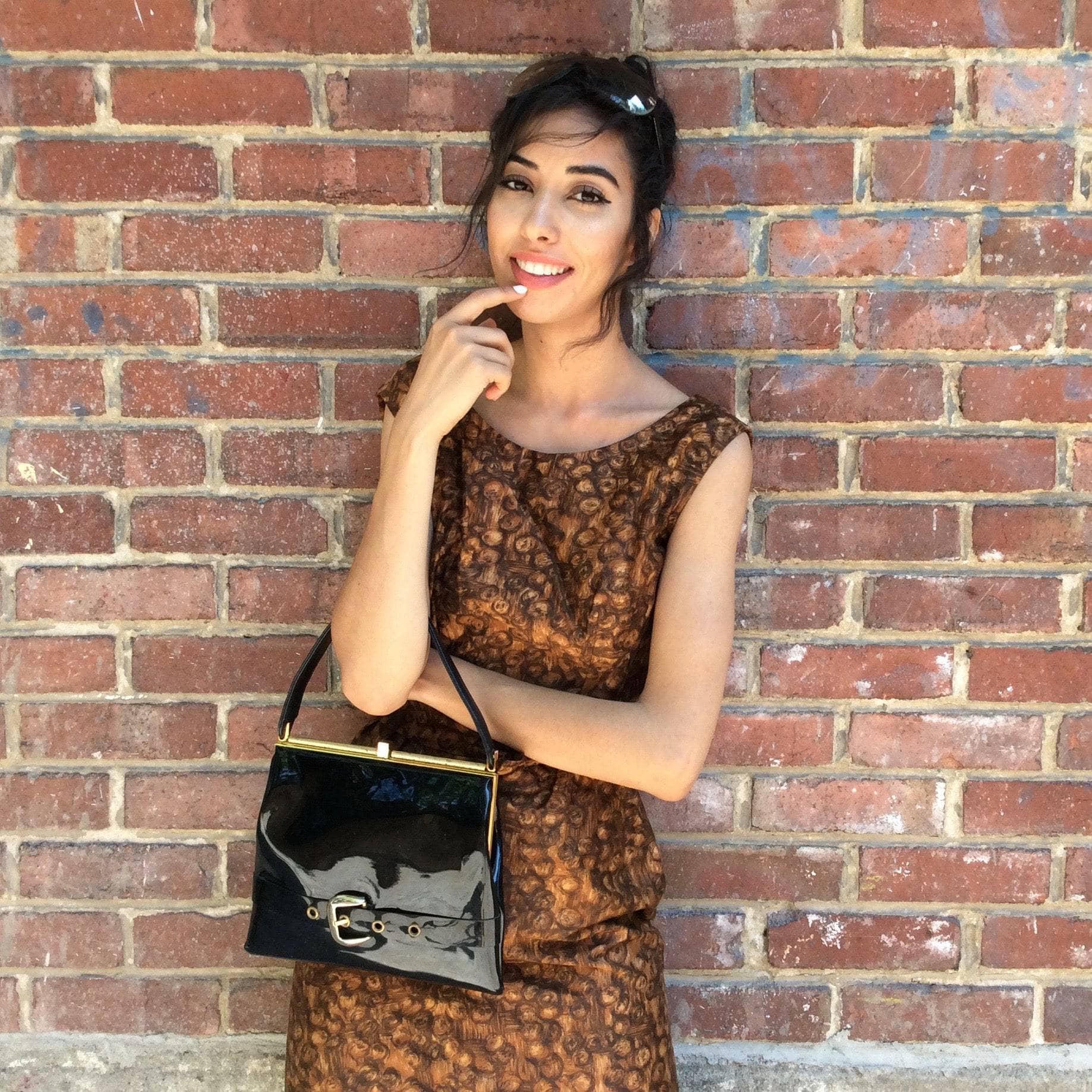 Close up view of top of 1950s-60s Below the knee length Sleeveless Cotton Sheath Dress size Small with 1950s-60s black patent leather handbag Sold by bohemevintage.com Montreal