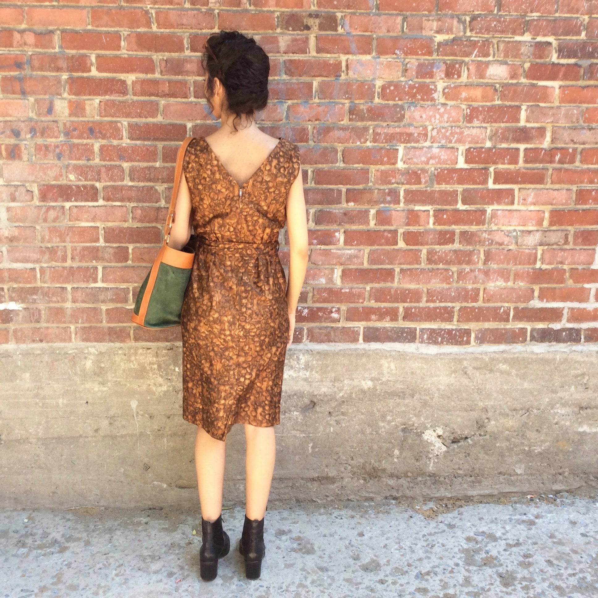 Back view of 1950s-60s Below the knee length Sleeveless Cotton Sheath Dress size Small Sold by bohemevintage.com Montreal