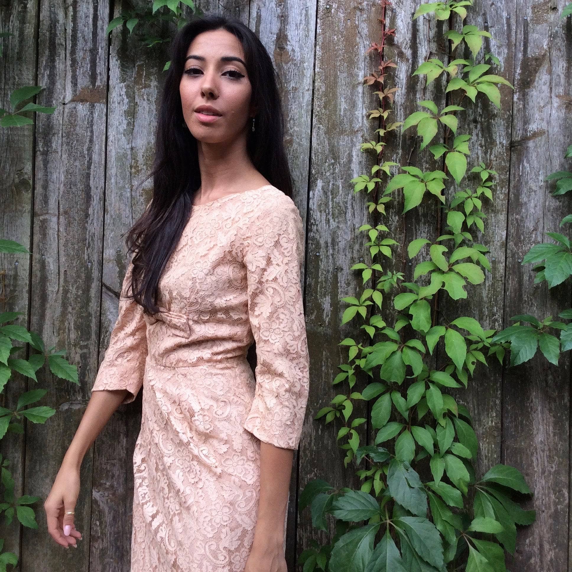 Side view of 1950s/60s Nude ¾ Sleeve Lace Cocktail Dress Size Small sold by bohemevintage.com Montréal