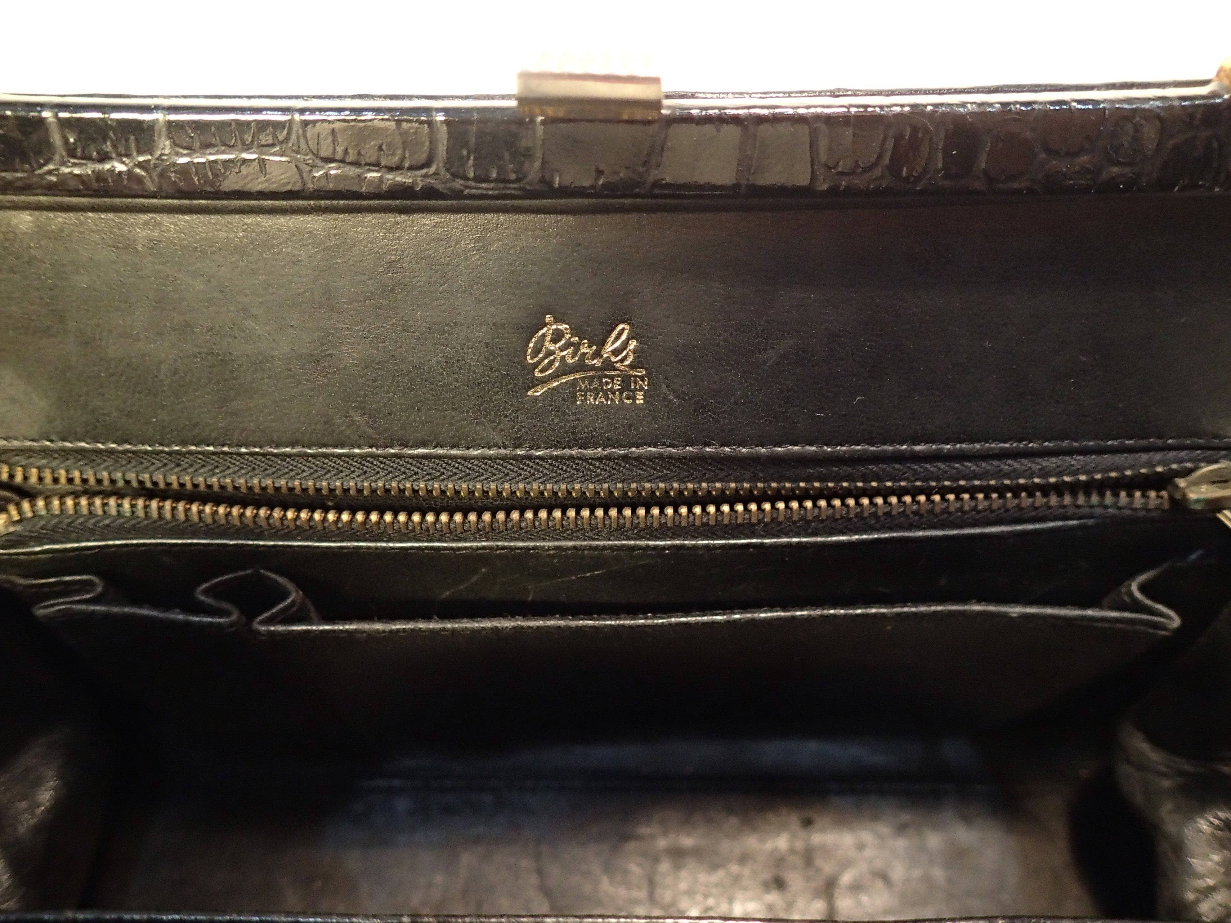 Zipper view of 1950s "Birls de Paris" BlaIck Alligator Leather Handbag sold by bohemevintage.com Montreal