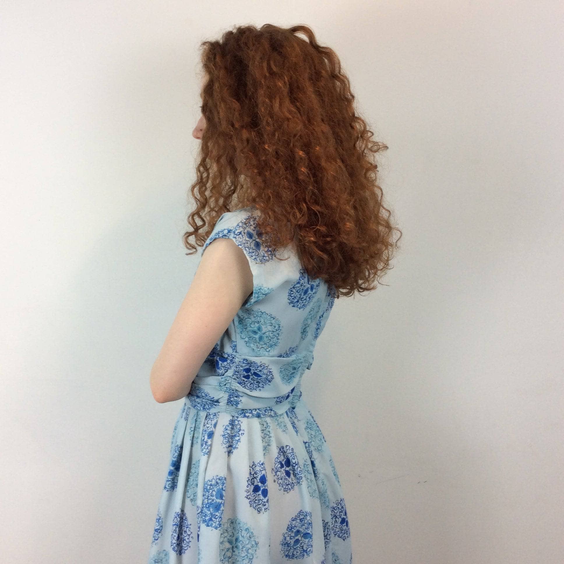 Backside View of 1950s Blue Square Neck short sleeve Lightweight Dress Sold at bohemevintage.com Montréal