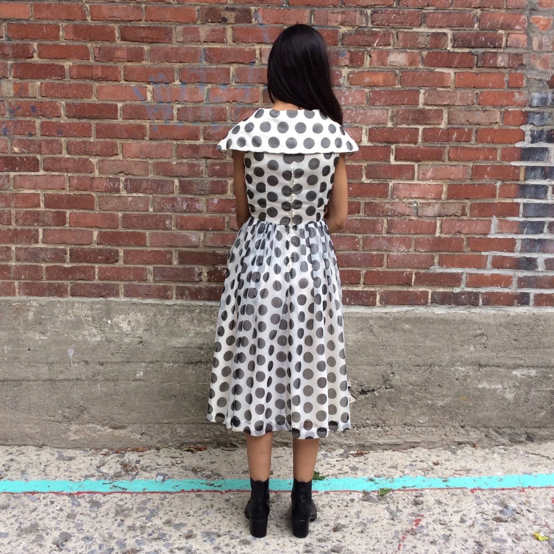 Back View of 1950s Polka Dot Full skirt Midi Dress Size Small Sold at bohemevintage.com Montréal