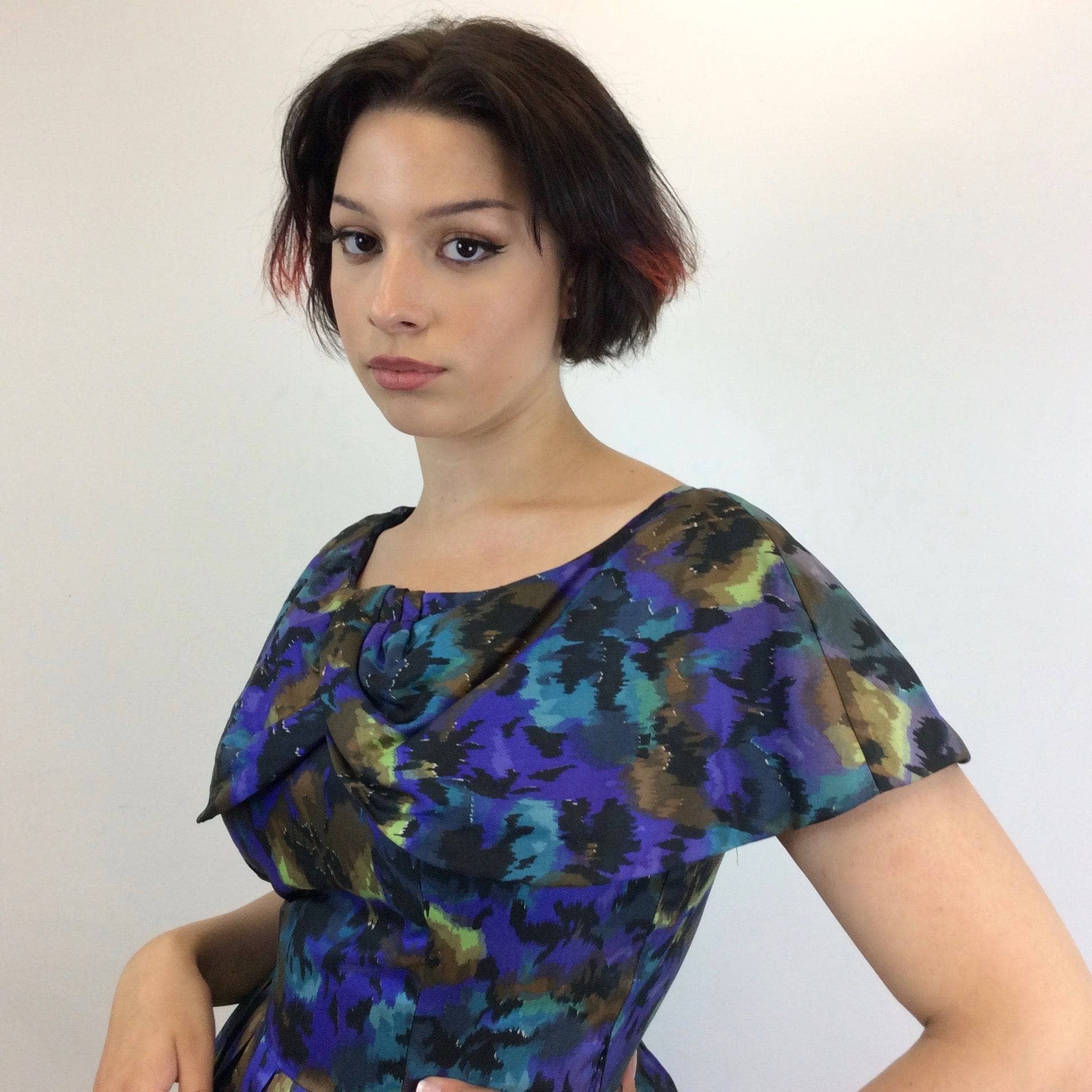 1950s Purple Abstract Print Full Skirt , Fit and Flare Silk Dress, size Medium, Sold at bohemevintage.com Montréal