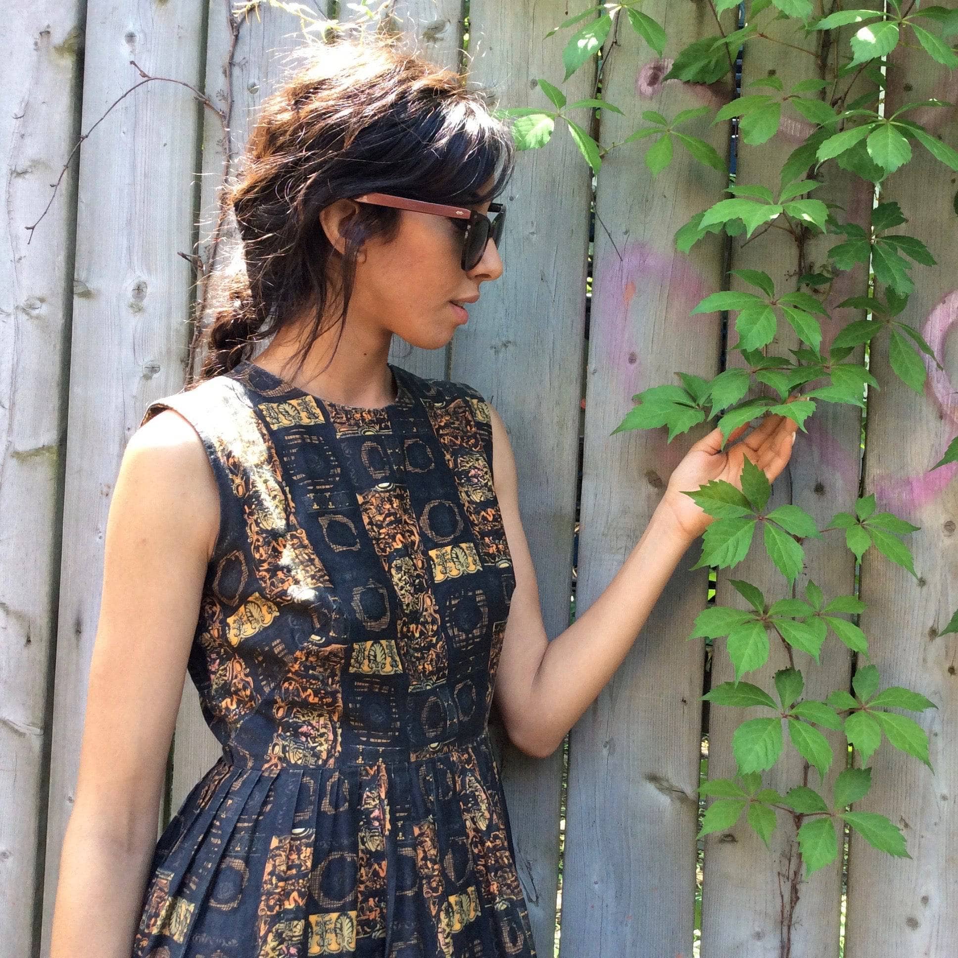 Upper View of 1950s Sleeveless Printed Cotton Dress Size Small sold by bohemevintage.com Montreal