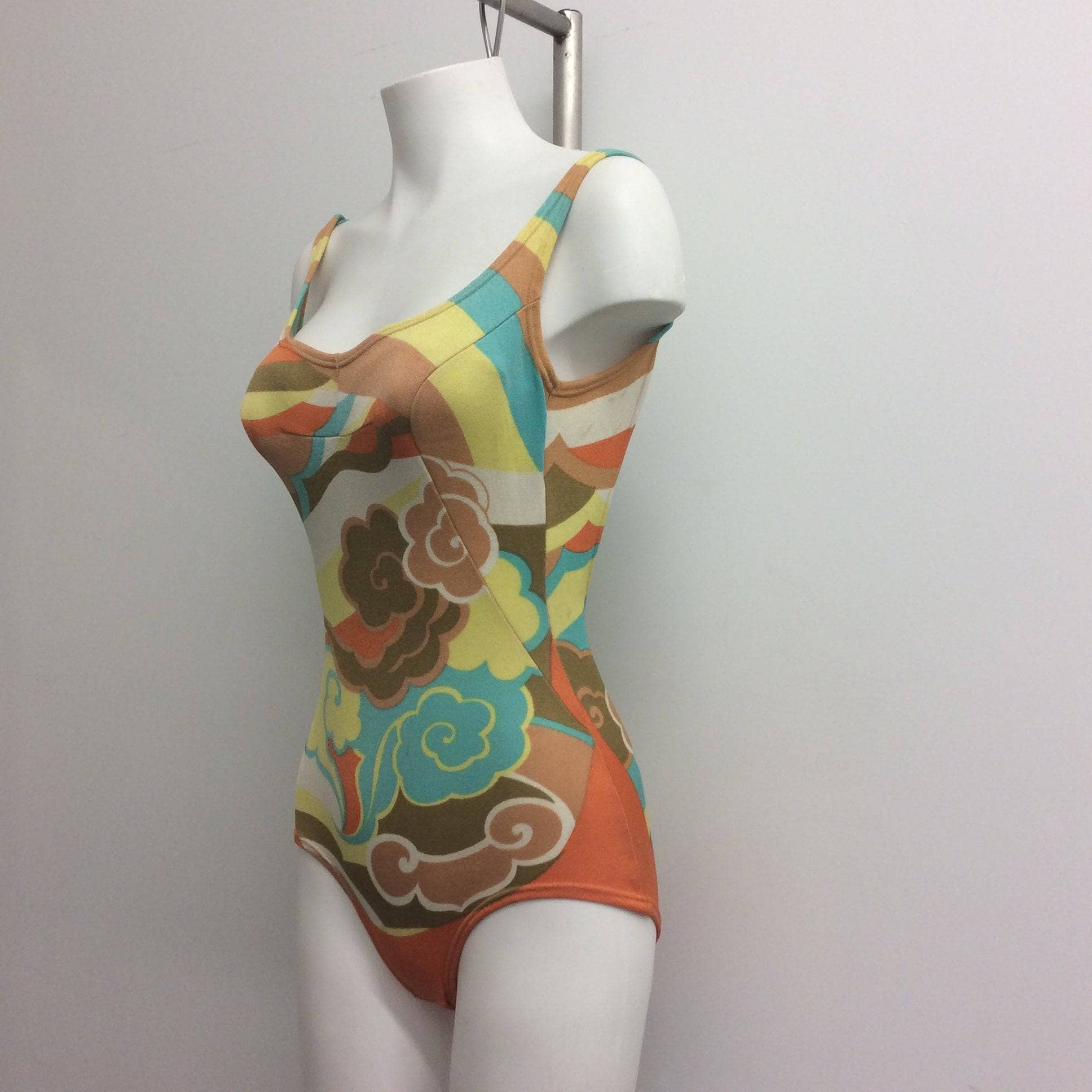 Side view of 1960s One-piece Open Back Bathing Suit Size Small. Sold by bohemevintage.com Montreal