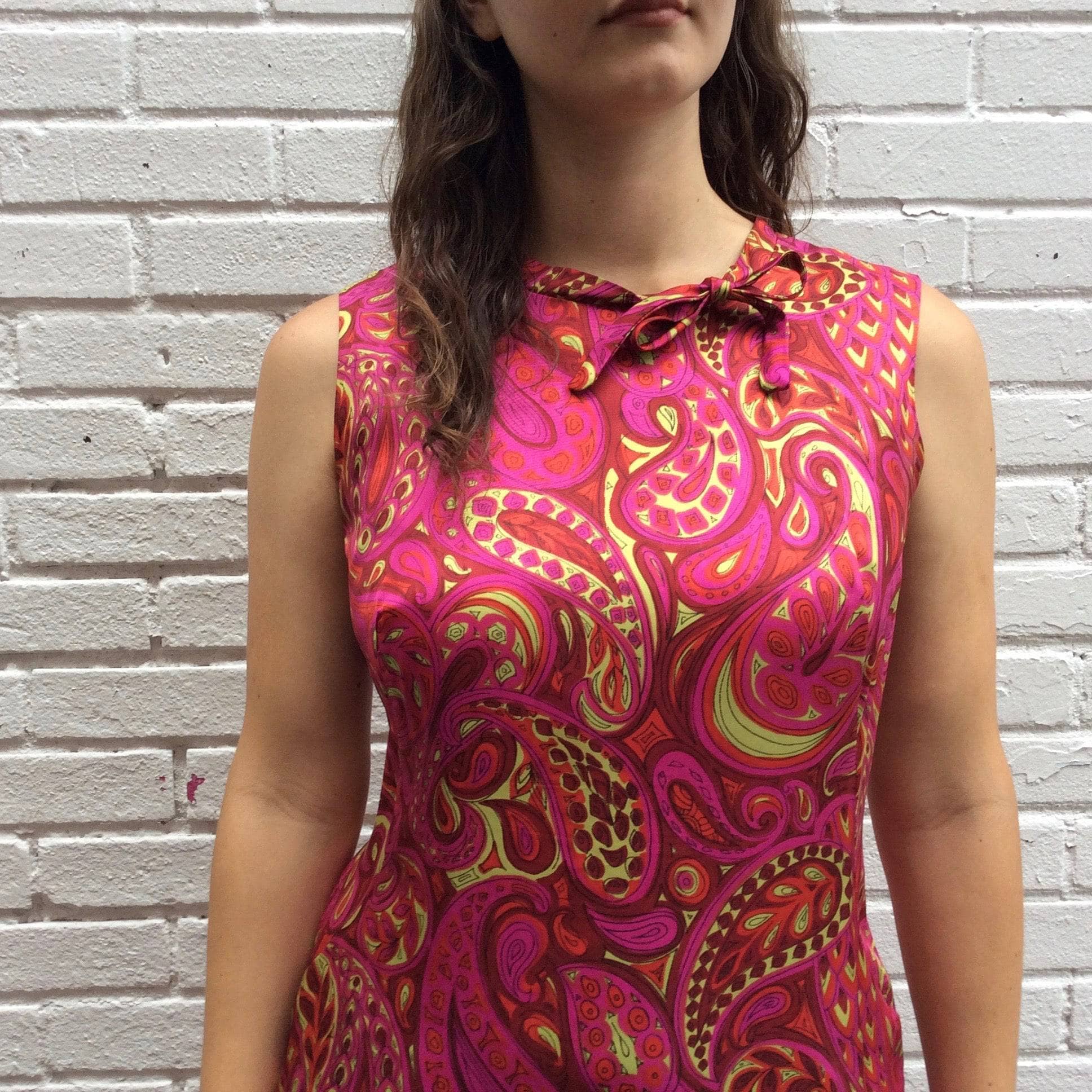 Close-Up of top of Vintage, Handmade 1960s Paisley Bold Print Shift Dress Size Small/Medium. Sold by bohemevintage.com Montreal