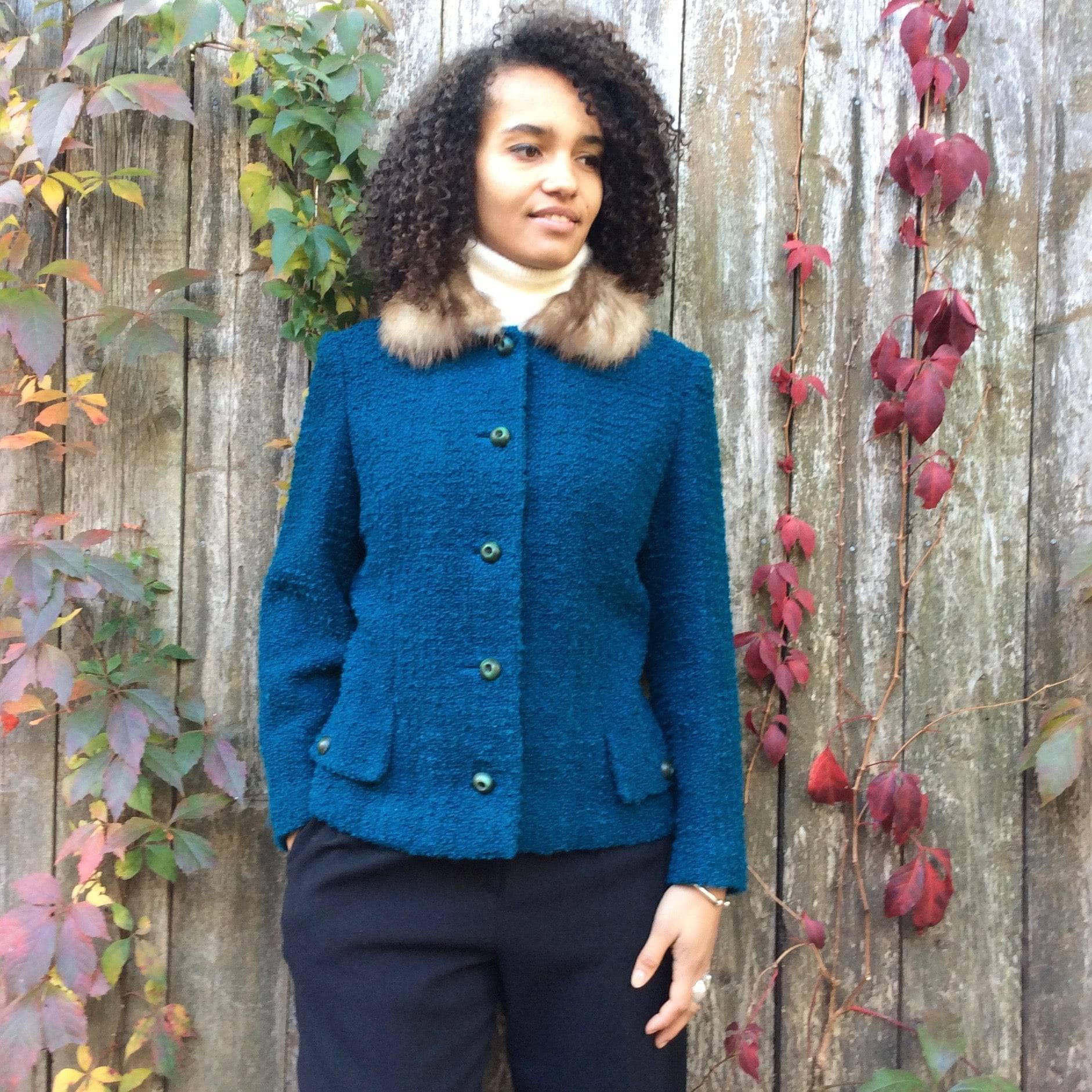 1960s Teal Wool Jacket With Fur Collar Size Medium sold by bohemevintage.com Montréal