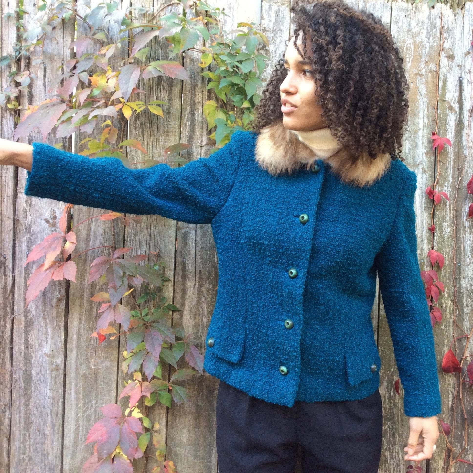 1960s Teal Wool Jacket With Fur Collar Size Medium sold by bohemevintage.com Montréal