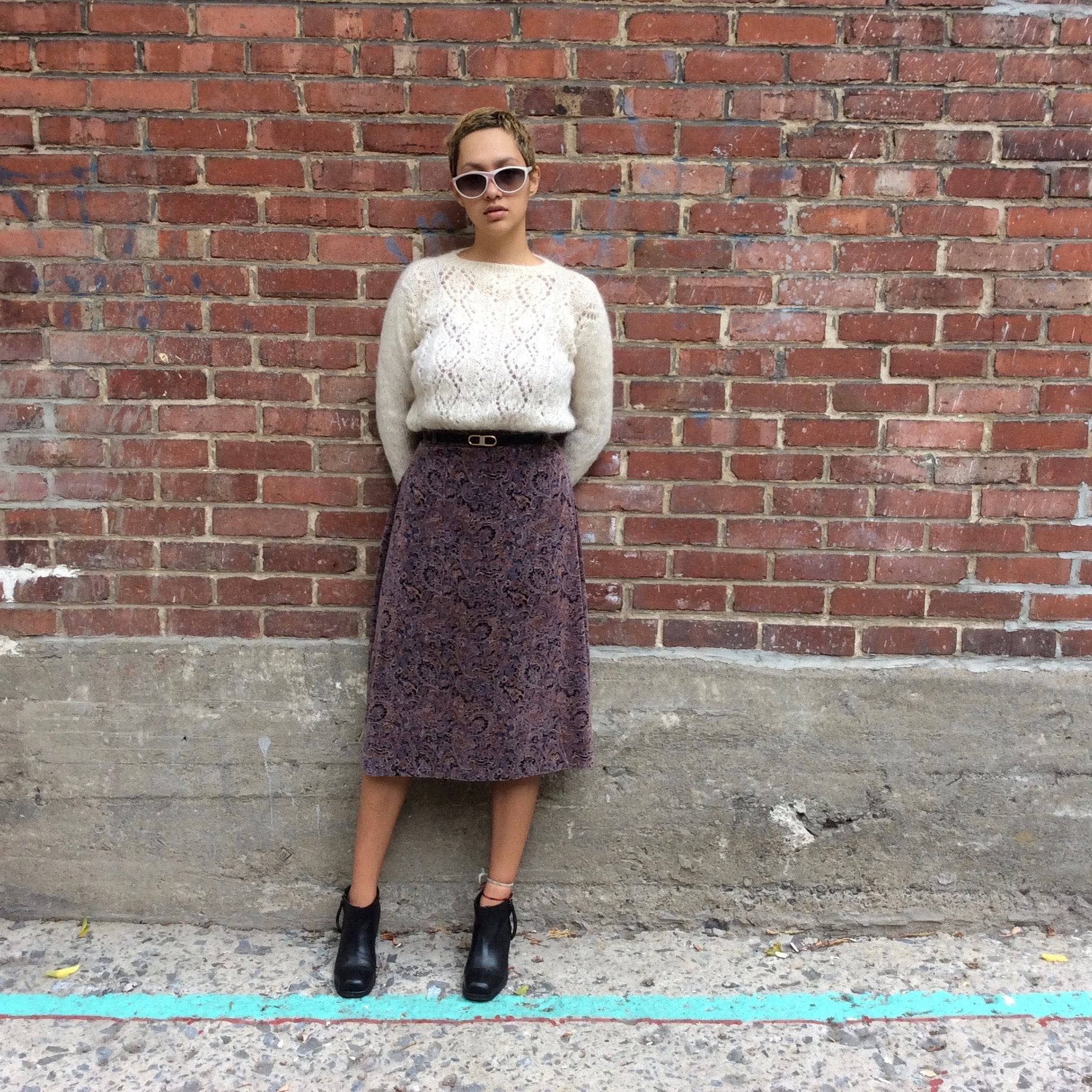 1970s A-Line Paisley Velvet Skirt size Small-Medium sold by bohemevintage.com Montréal