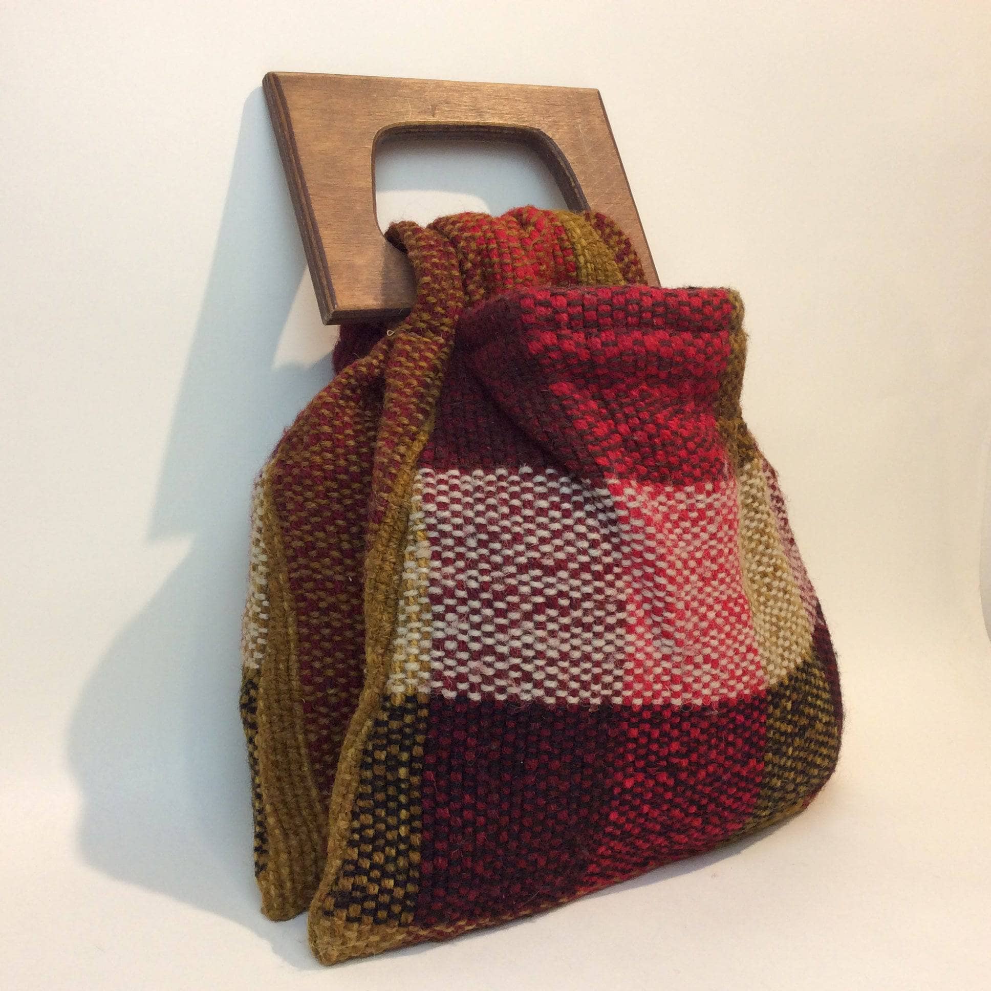 1970s Artisanal Woven Handbag with Wood Handle, sold by bohemevintage.com Montréal