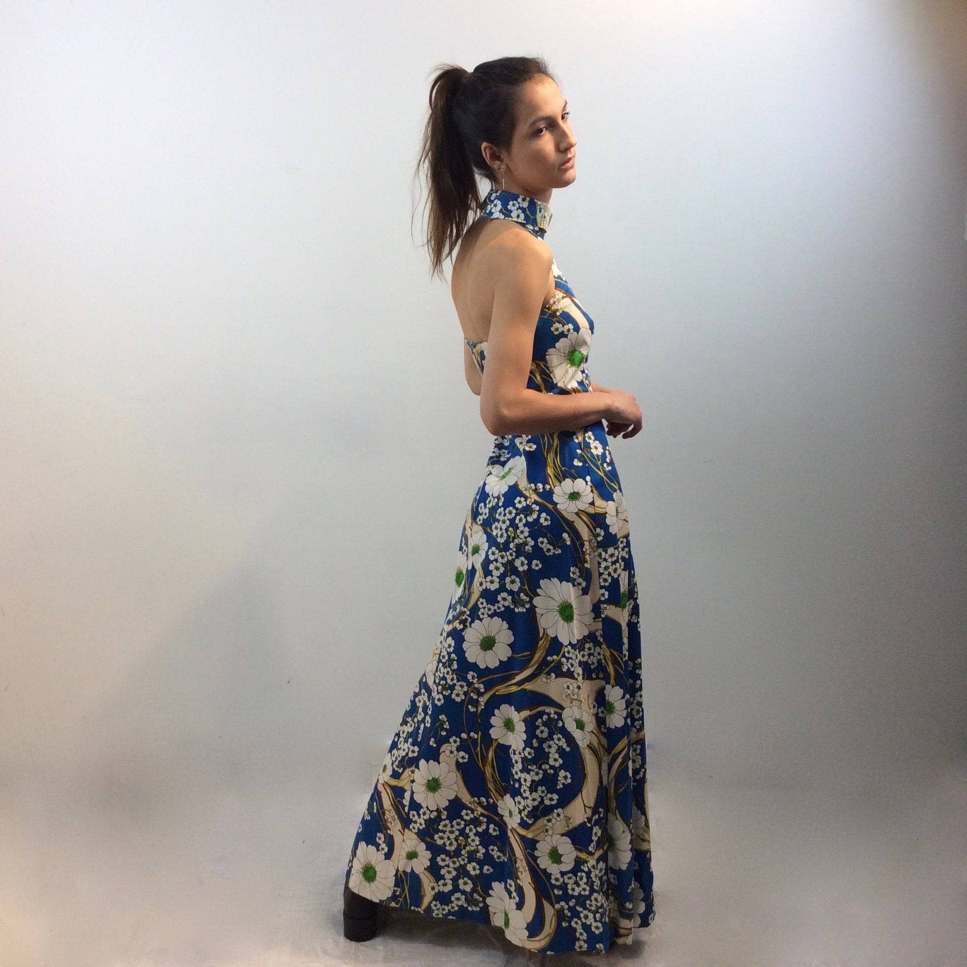 Side viewbof Back view of 1970s Bold Print Halter Top Cotton Maxi Dress, Size Extra Small, Sold by bohemevintage.com Montréal