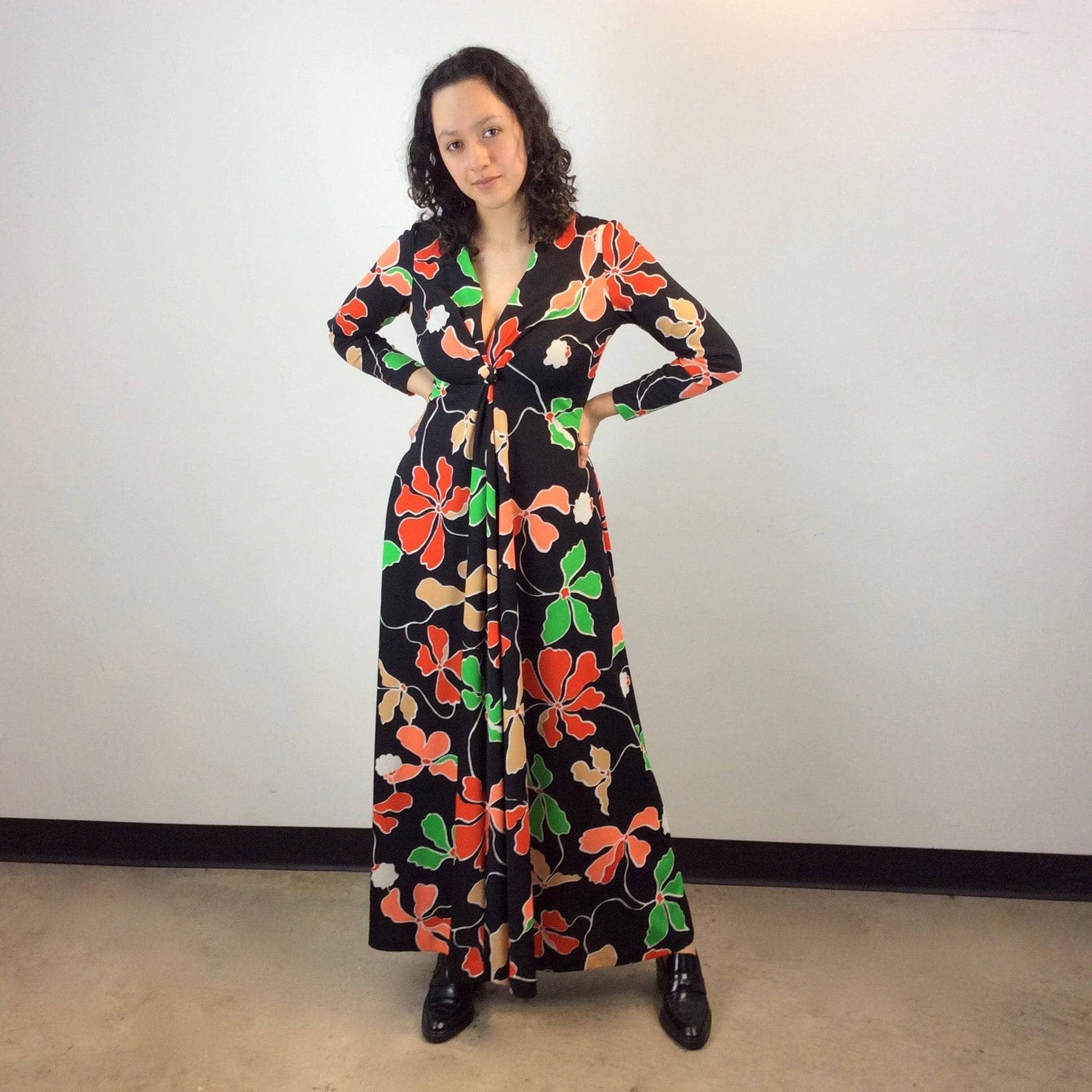 1970s Bold Print Low-Cut Long Sleeve Maxi Dress Size Medium Sold by bohemevintage.com Montreal