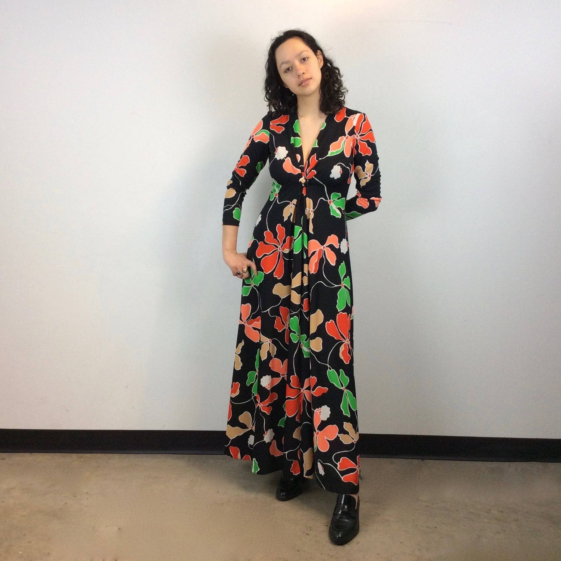 1970s Bold Print Low-Cut Long Sleeve Maxi Dress Size Medium Sold by bohemevintage.com Montreal
