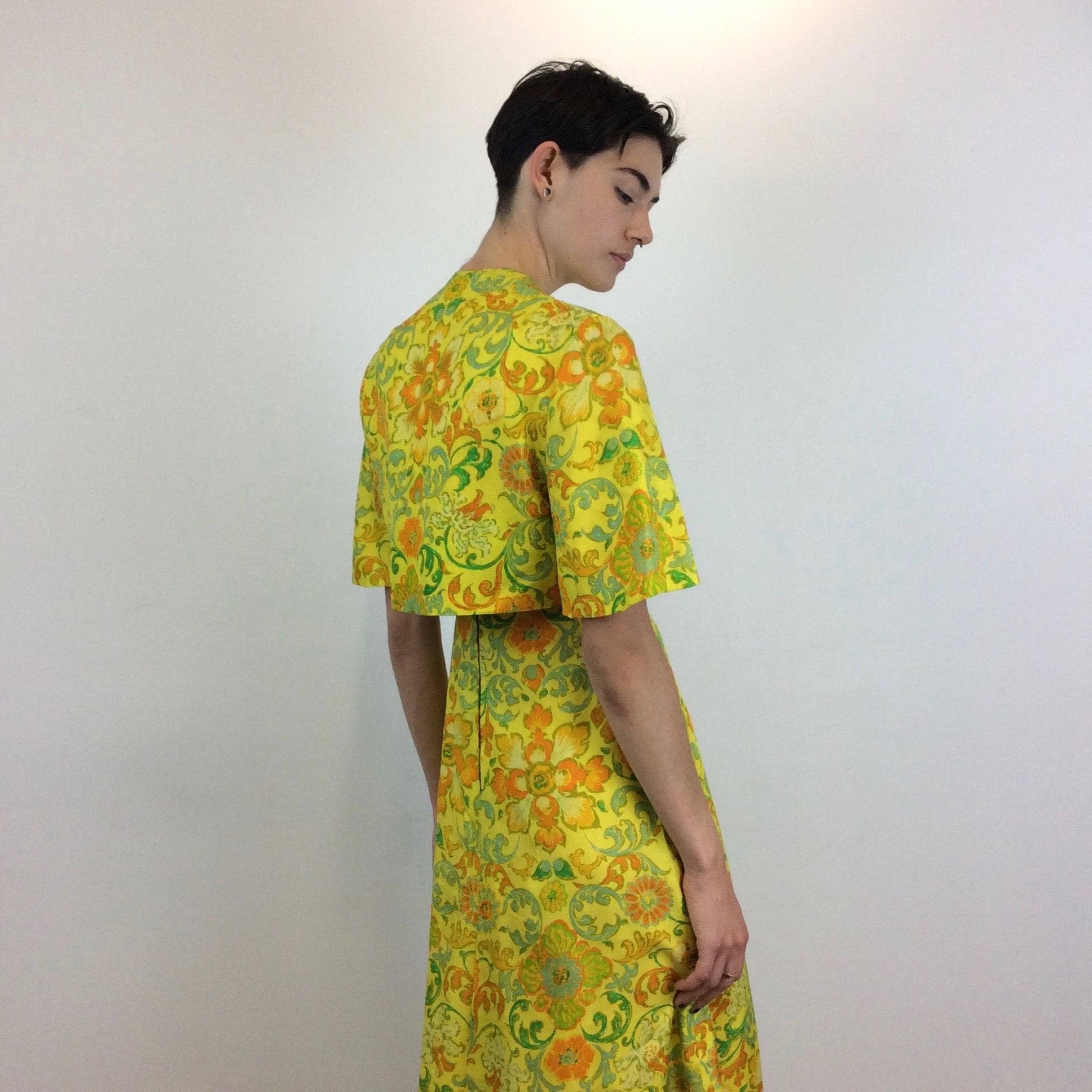 Back view of 1970s Bold Print Yellow Silk Dress and Bolero Set, sold by bohemevintage.com Montréal