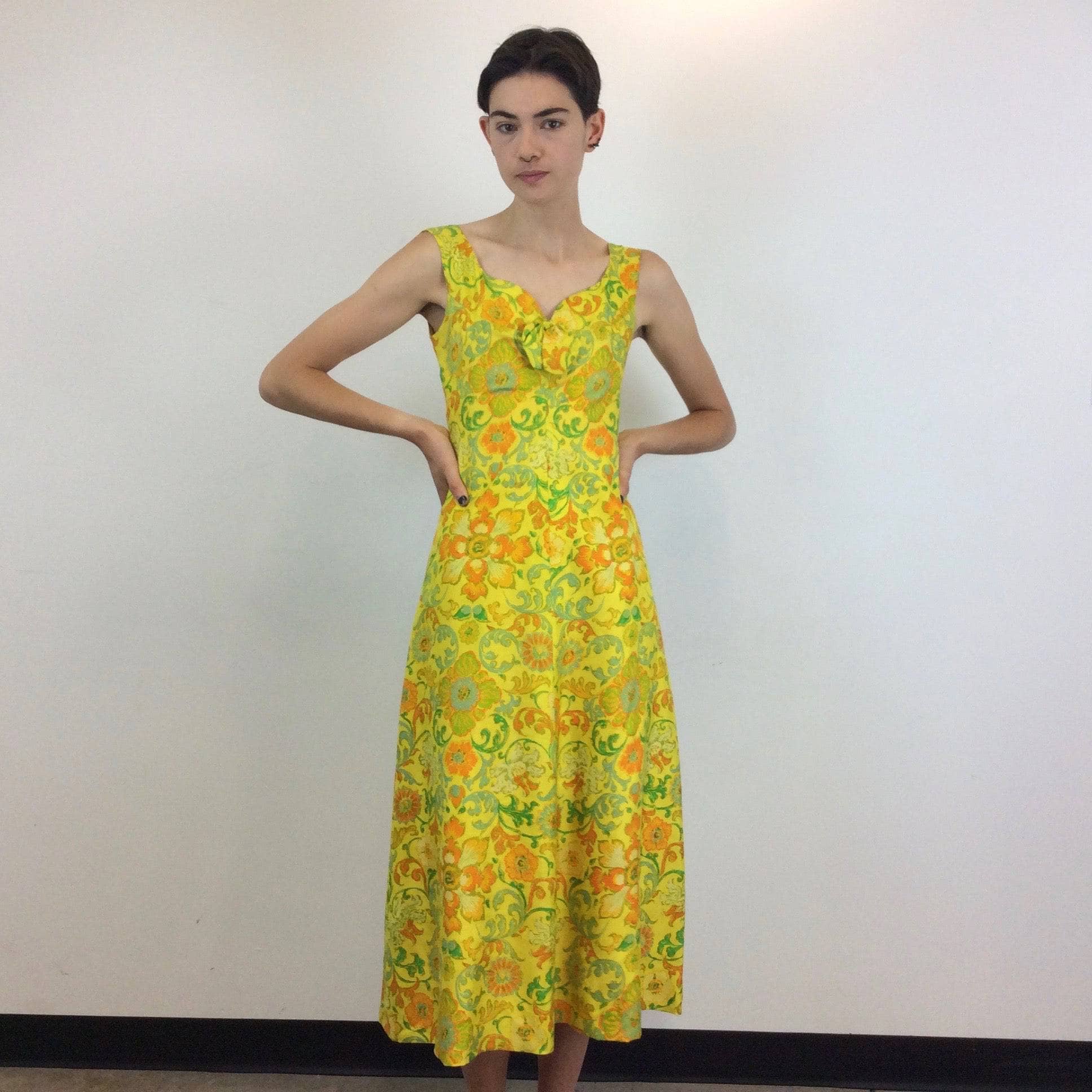 1970s Bold Print Yellow Silk Dress without the Bolero, sold by bohemevintage.com Montréal