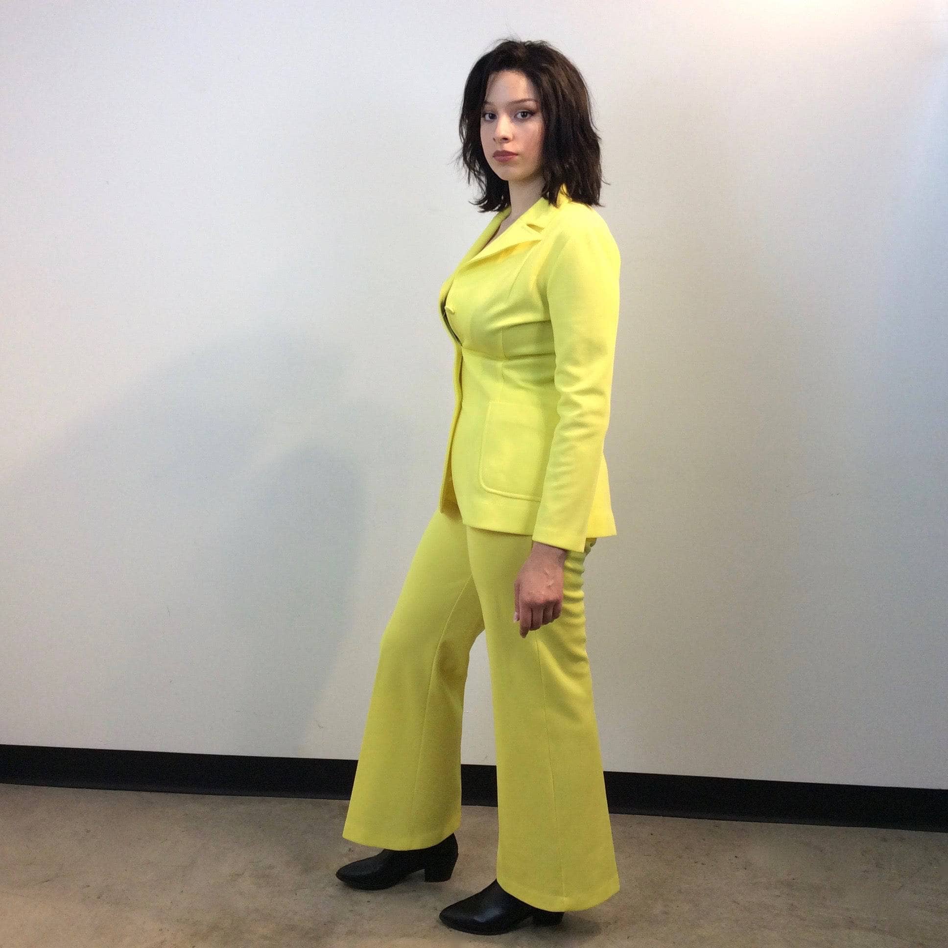 Side View of 1970s Bright Yellow Blazer, Skirt and Pant Set Size Small/Medium, Sold by bohemevintage.com Montréal