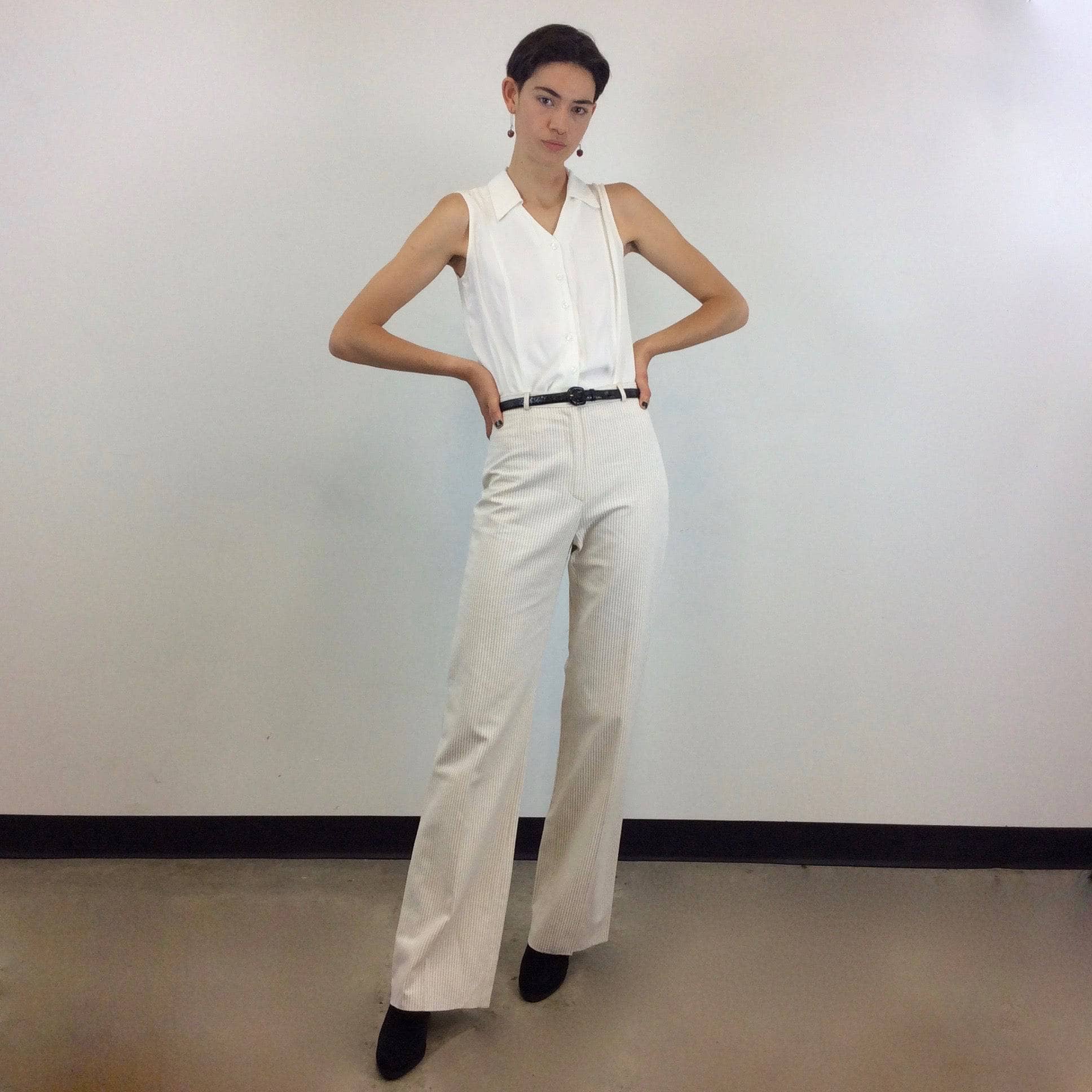 Front view of 1970s Cotton and Linen Wide Leg Pants Size Small sold by bohemevintage.com Montreal