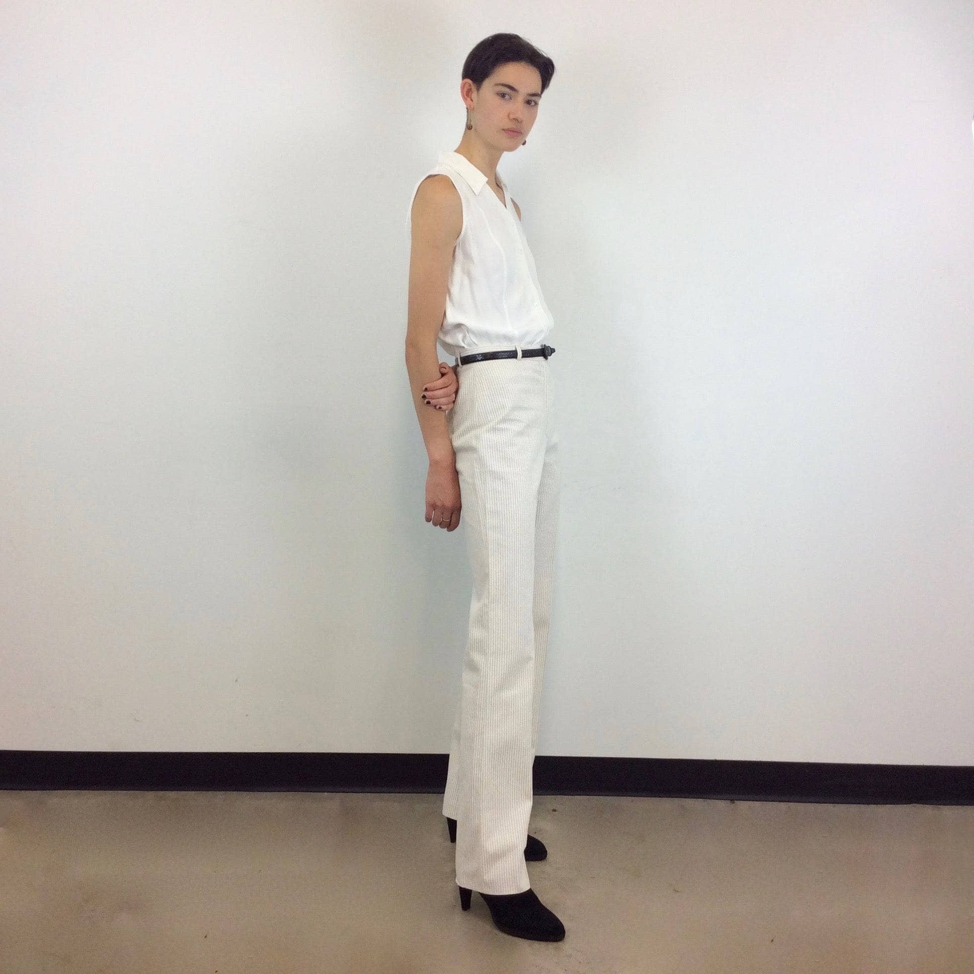 Side view of 1970s Cotton and Linen Wide Leg Pants Size Small sold by bohemevintage.com Montreal