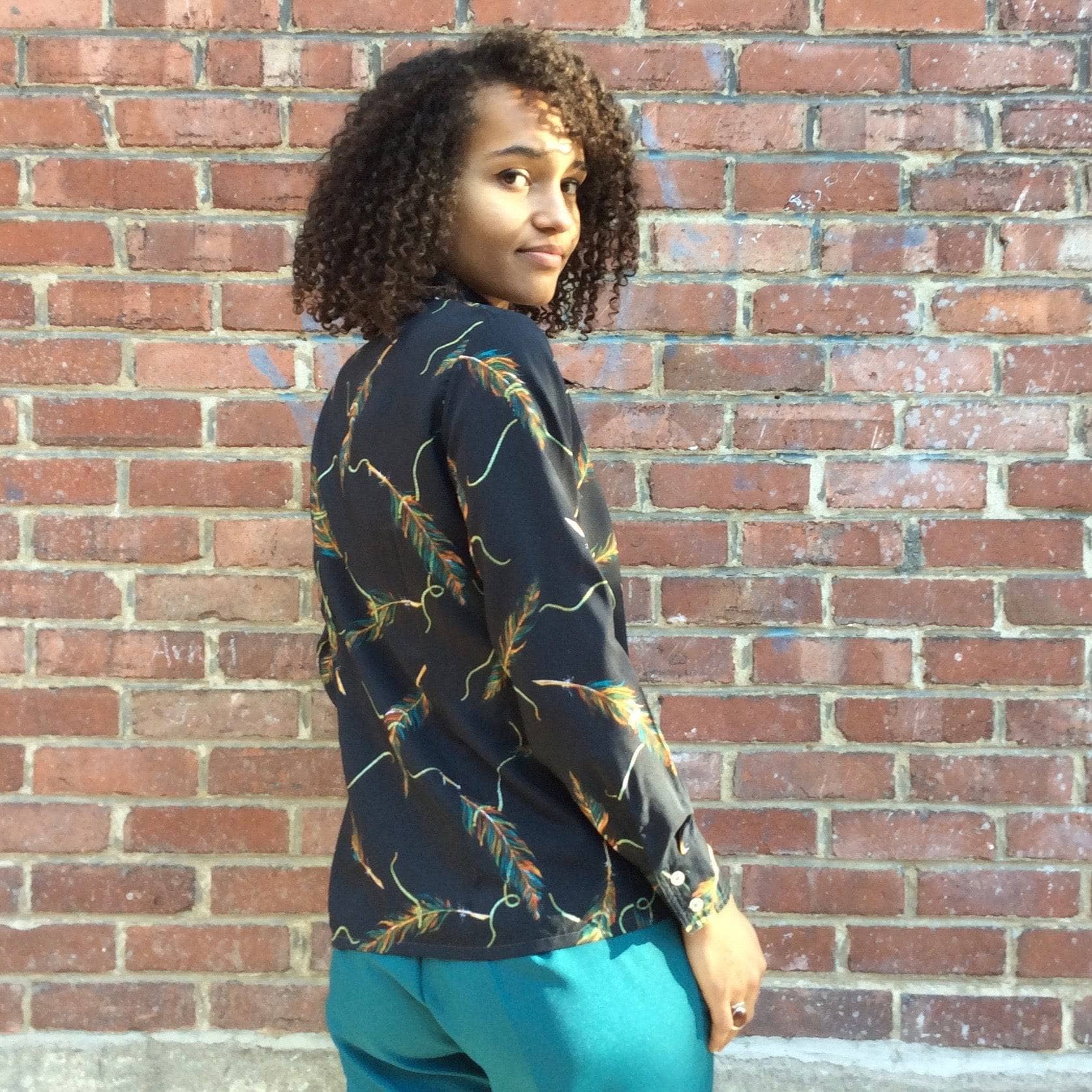 Vintage Black Feather Print Fitted Blouse from the 1970s - Boheme Vintage Montreal