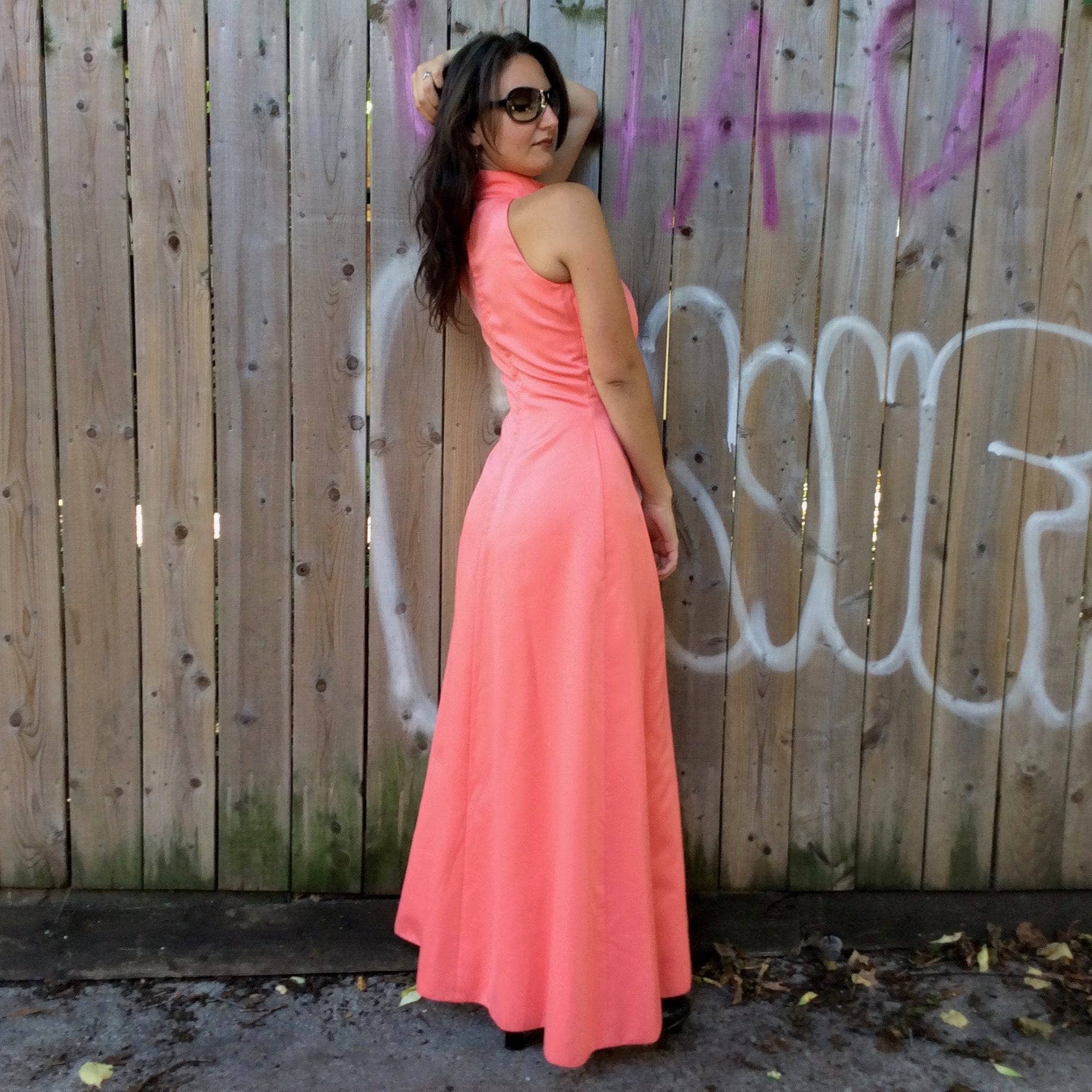 Side view of 1970s Handmade Coral Pink Floor-Length Sleeveless Gown Size small-Medium sold at bohemevintage.com MontreaL