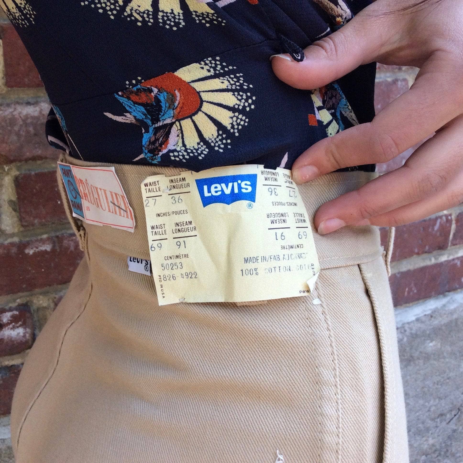 Label détail of 1970s "Levi’s" Original High-Waisted Wide Leg Beige Jeans, sold by bohemevintage.com Montréal