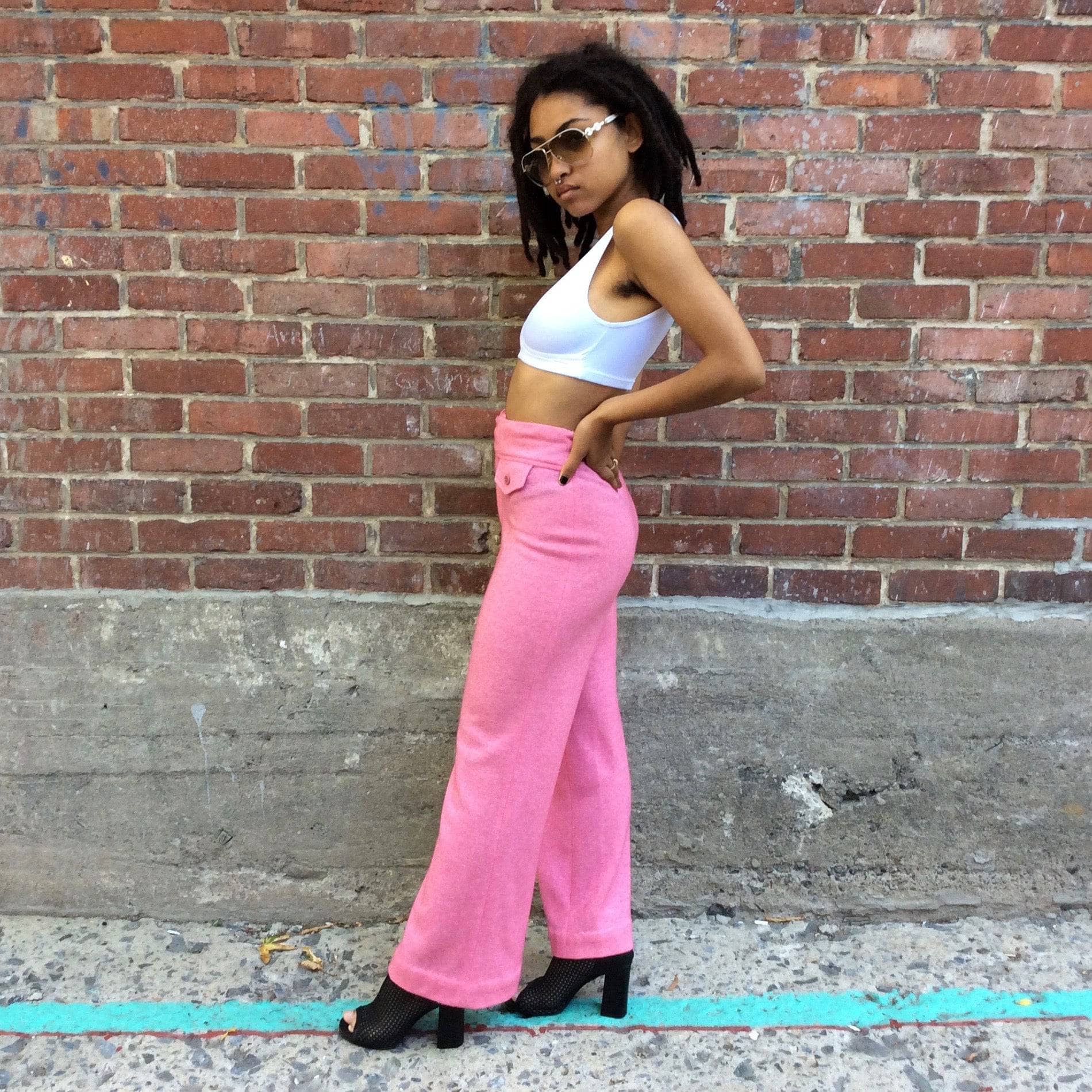 Side view of Back view of 1970s Pink High-Waisted Wide Leg Jersey Pants Size Extra Small/Small, sold by bohemevintage.com Montréal