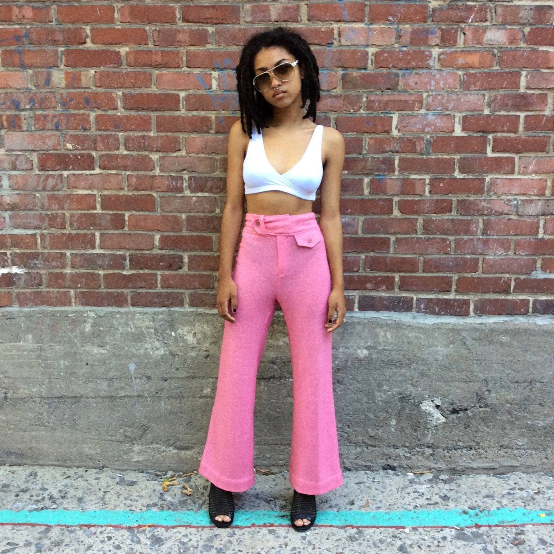 Back view of 1970s Pink High-Waisted Wide Leg Jersey Pants Size Extra Small/Small, sold by bohemevintage.com Montréal