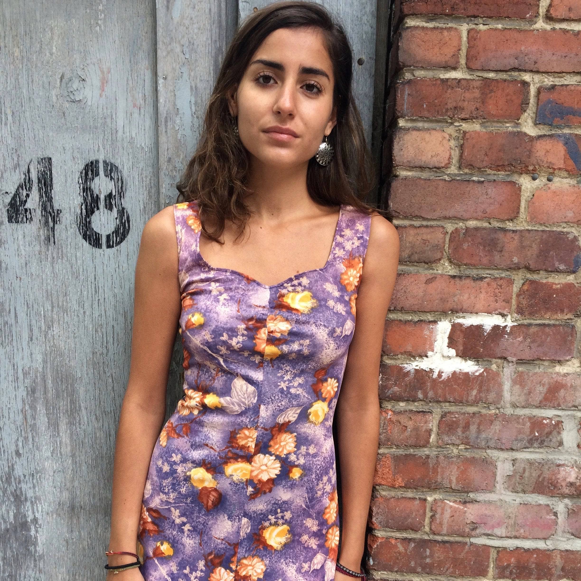 Upper VFiew of 1970s Vintage Purple Floral Print Maxi Polyester floor length Dress Size Small, sold by bohemevintage.com Montréal