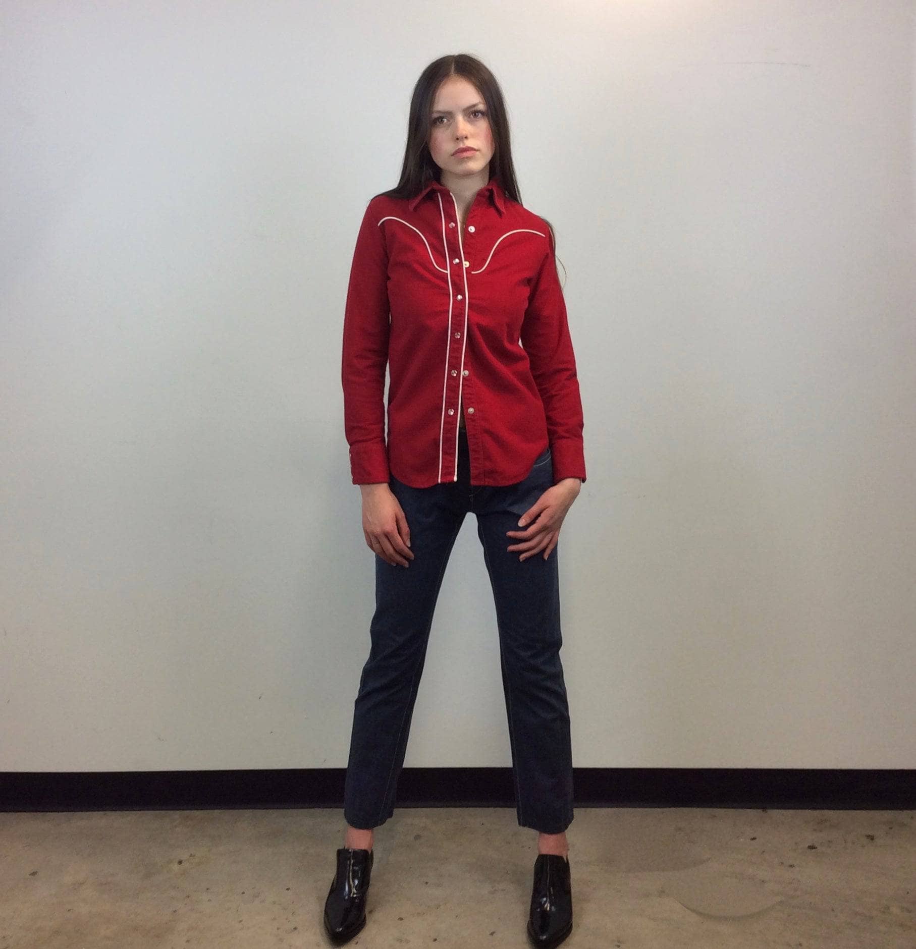 1970s Red Western Cotton Shirt Size Small Sold by bohemevintage.com Montreal